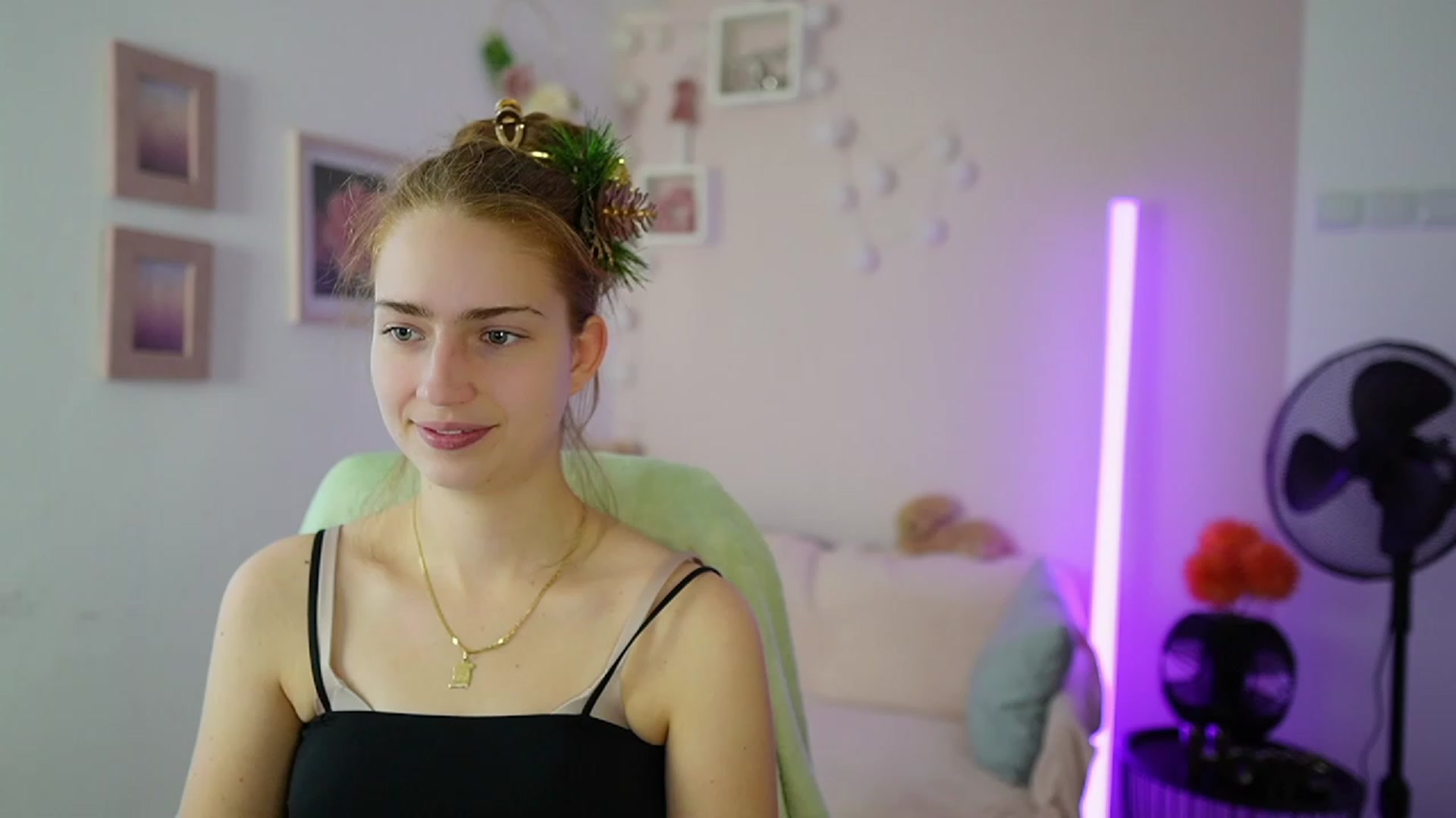 Gallery image thumbnail from Naomi_Woods18's myfreecams stream on, 12/22/2023, 13:53 image 20 of 20