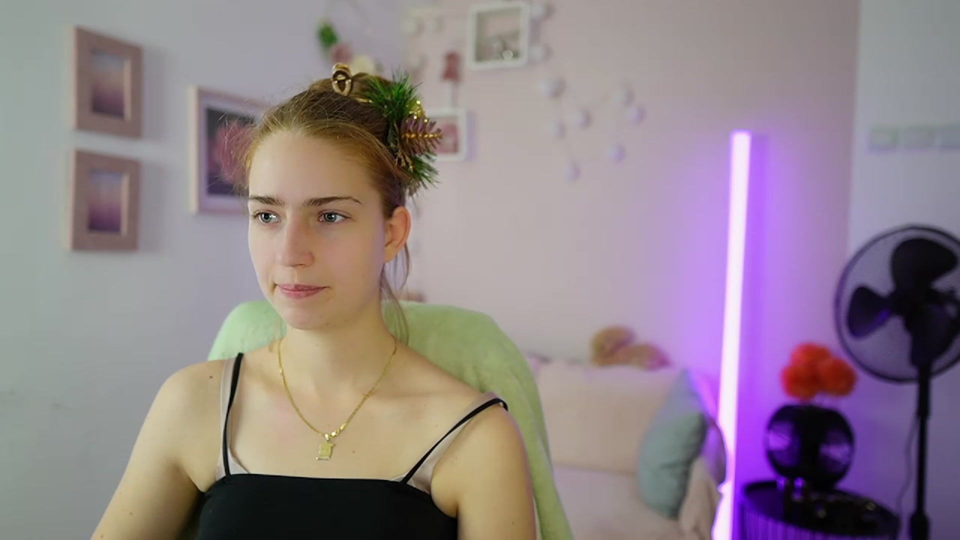 Gallery image thumbnail from Naomi_Woods18's myfreecams stream on, 12/22/2023, 13:53 image 14 of 20