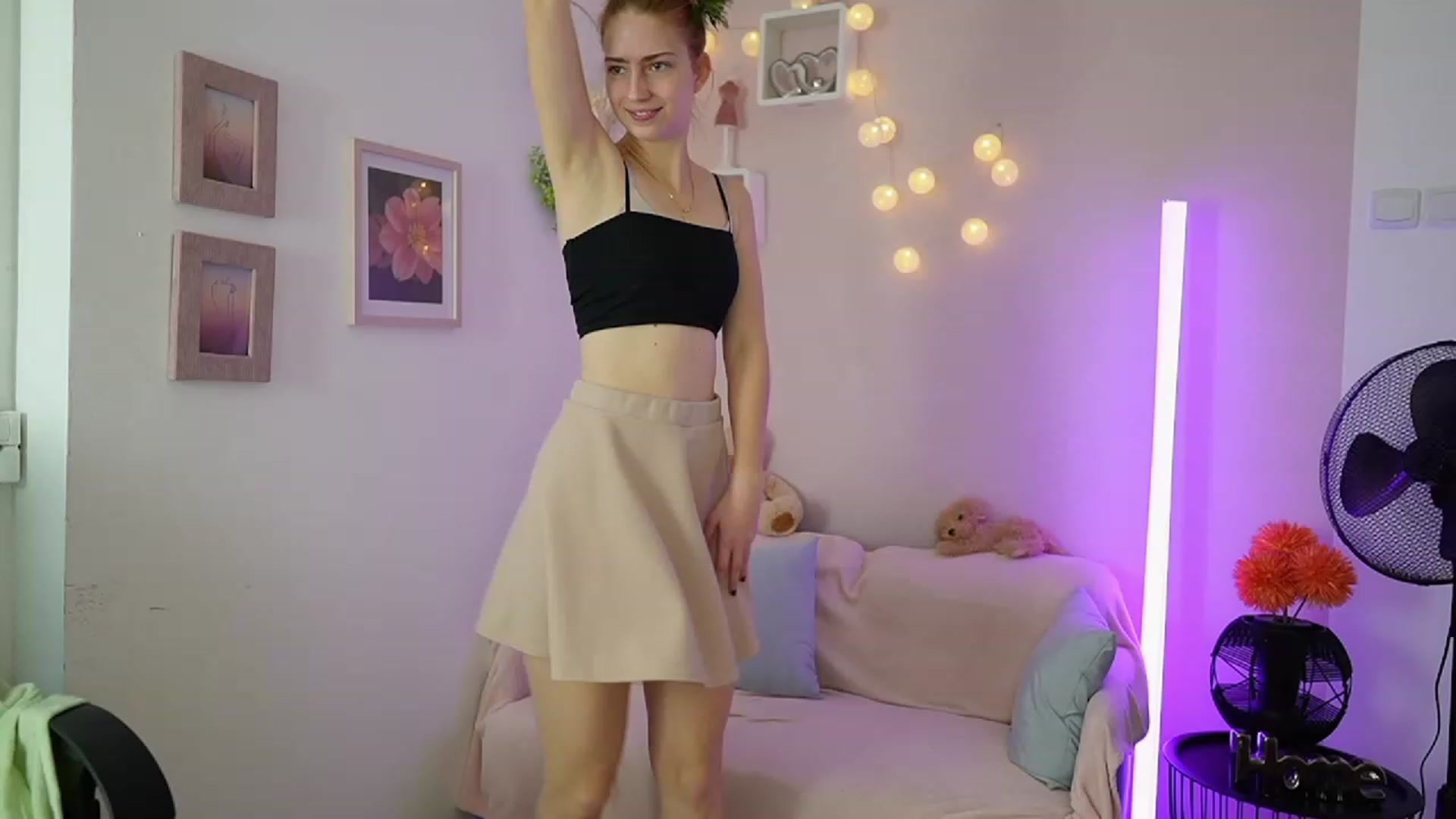 Gallery image thumbnail from Naomi_Woods18's myfreecams stream on, 12/23/2023, 11:41 image 17 of 20