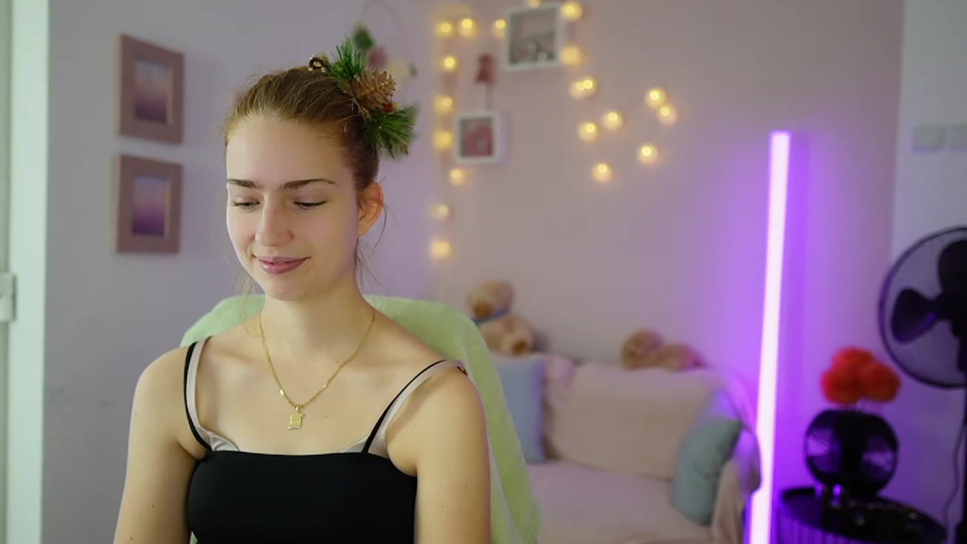 Gallery image thumbnail from Naomi_Woods18's myfreecams stream on, 12/23/2023, 11:41 image 15 of 20