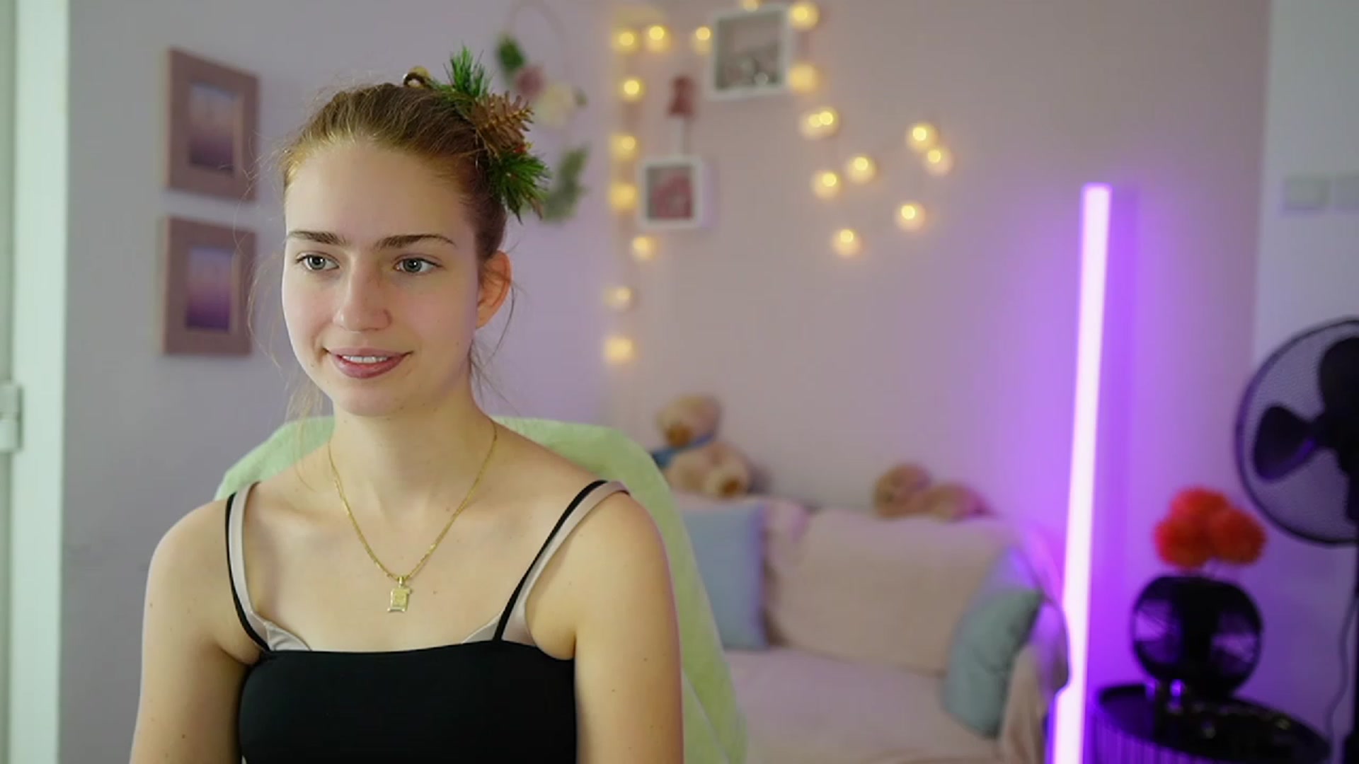 Gallery image thumbnail from Naomi_Woods18's myfreecams stream on, 12/23/2023, 11:41 image 12 of 20
