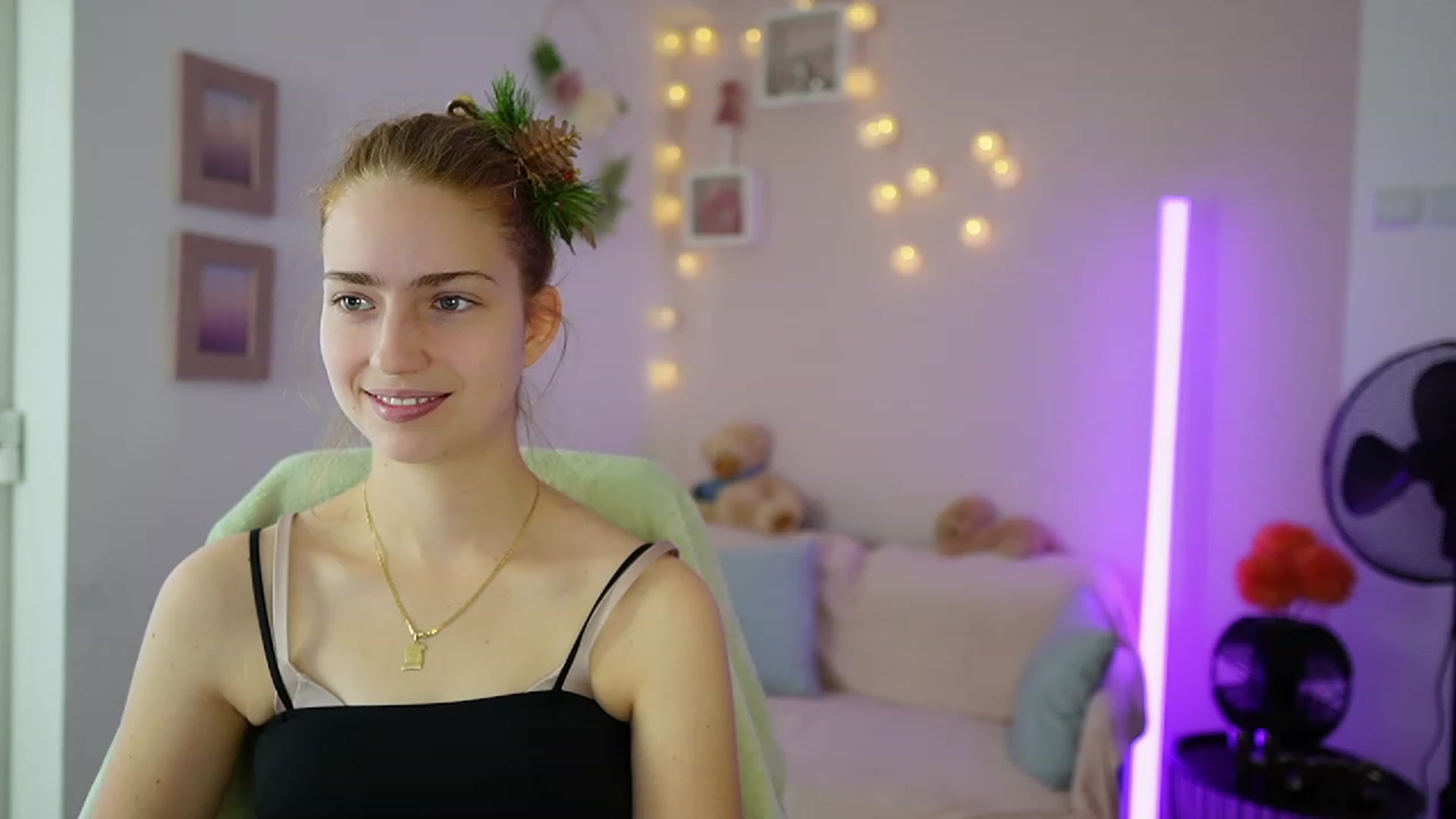 Gallery image thumbnail from Naomi_Woods18's myfreecams stream on, 12/23/2023, 11:41 image 5 of 20