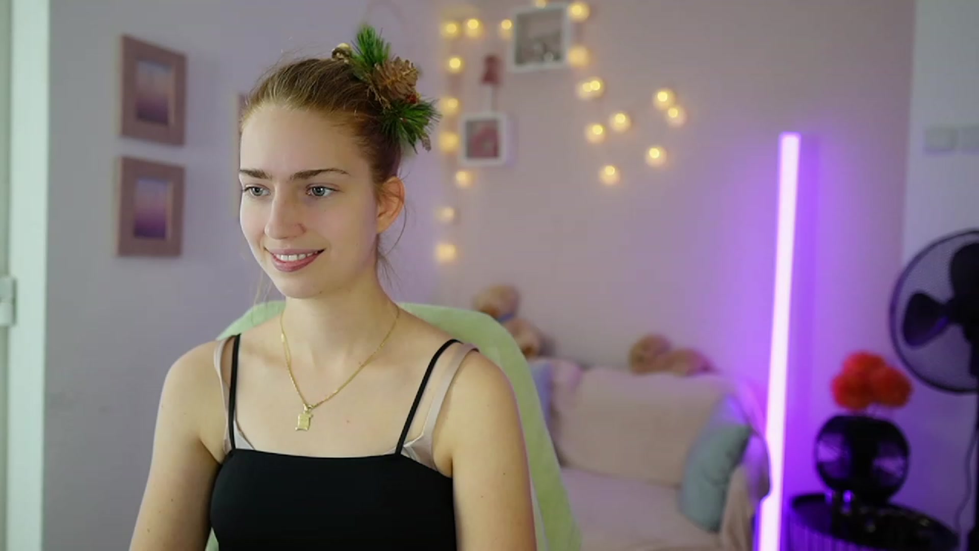 Gallery image thumbnail from Naomi_Woods18's myfreecams stream on, 12/23/2023, 11:41 image 18 of 20