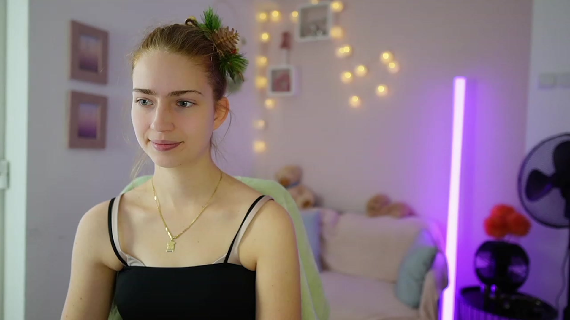 Gallery image thumbnail from Naomi_Woods18's myfreecams stream on, 12/23/2023, 11:41 image 4 of 20