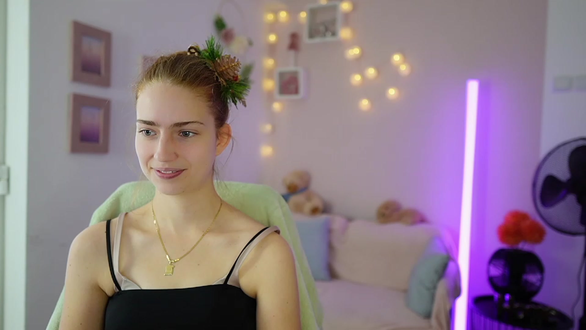 Gallery image thumbnail from Naomi_Woods18's myfreecams stream on, 12/23/2023, 11:41 image 6 of 20