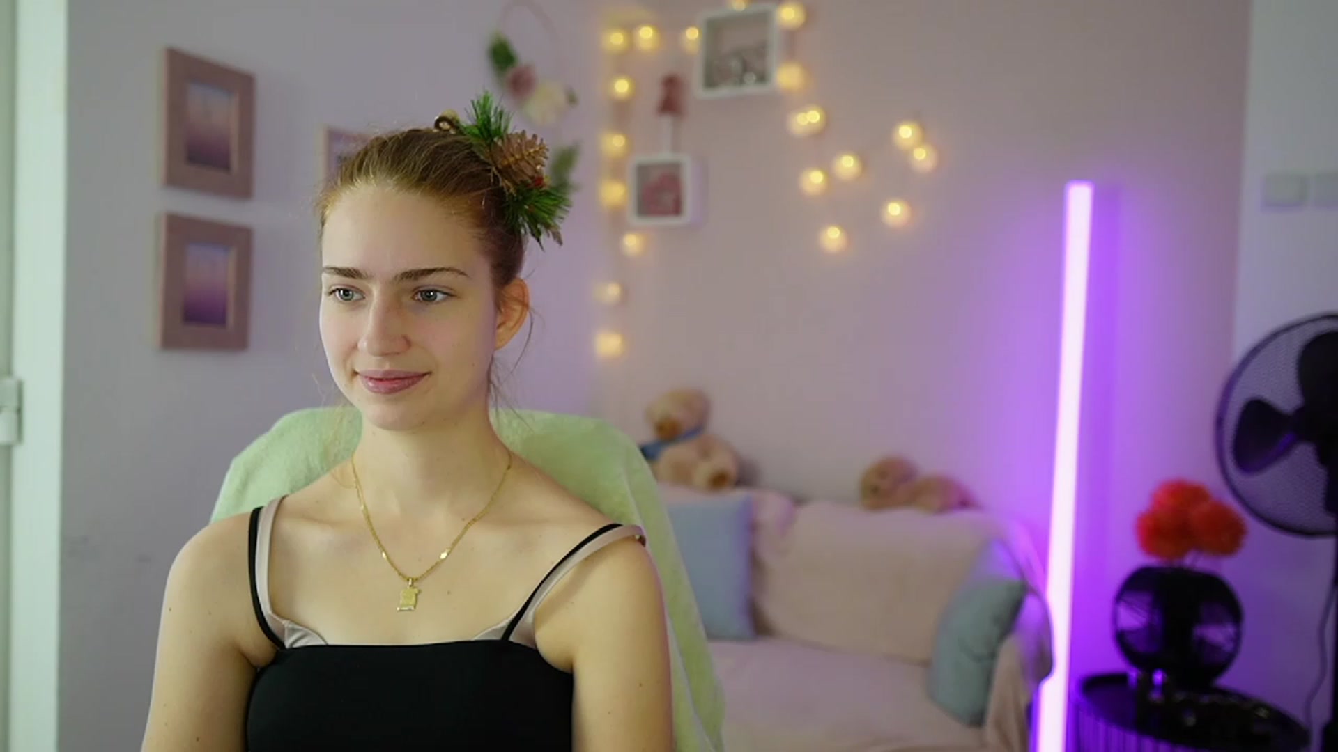 Gallery image thumbnail from Naomi_Woods18's myfreecams stream on, 12/23/2023, 11:41 image 16 of 20