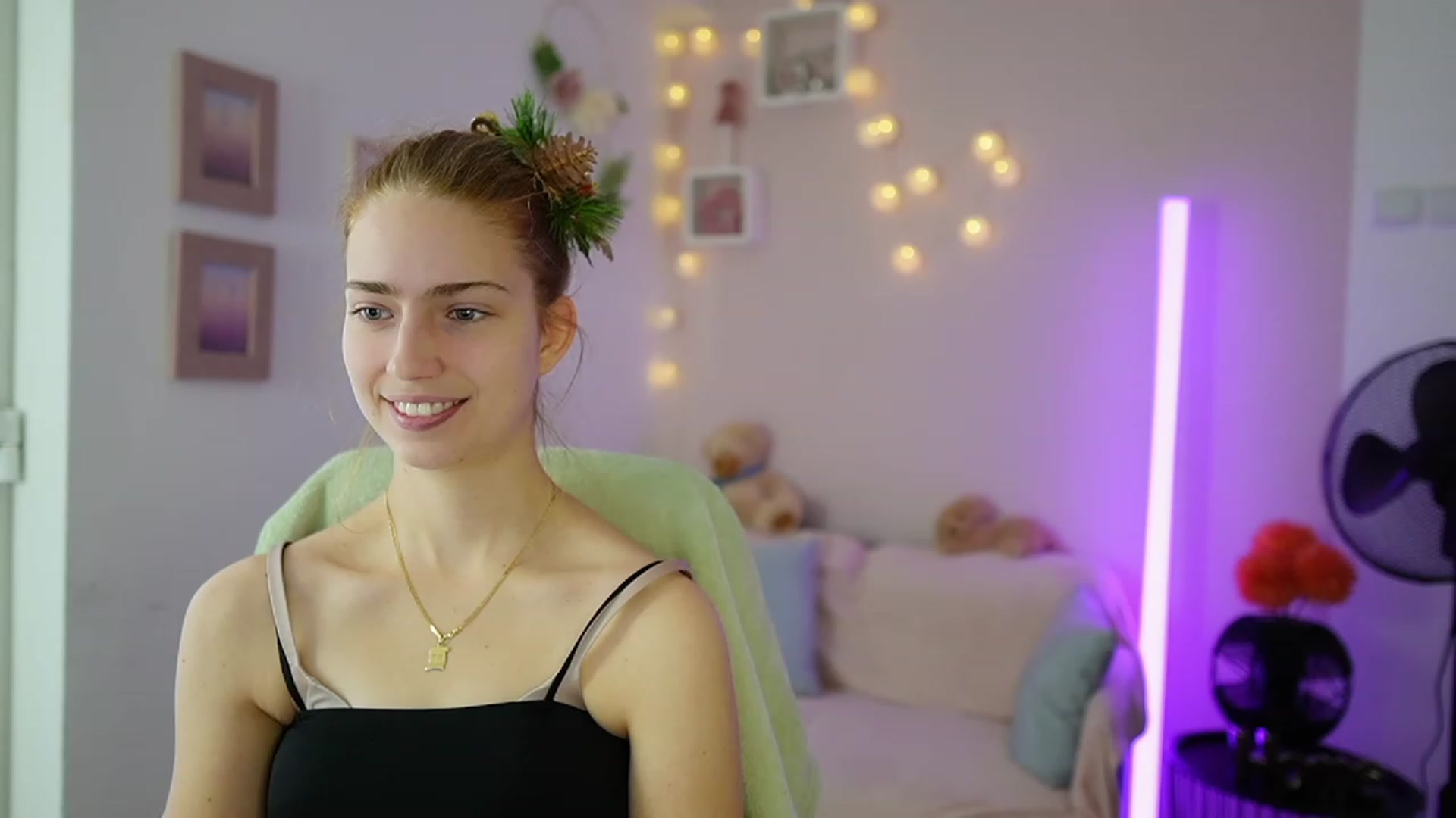 Gallery image thumbnail from Naomi_Woods18's myfreecams stream on, 12/23/2023, 11:41 image 3 of 20