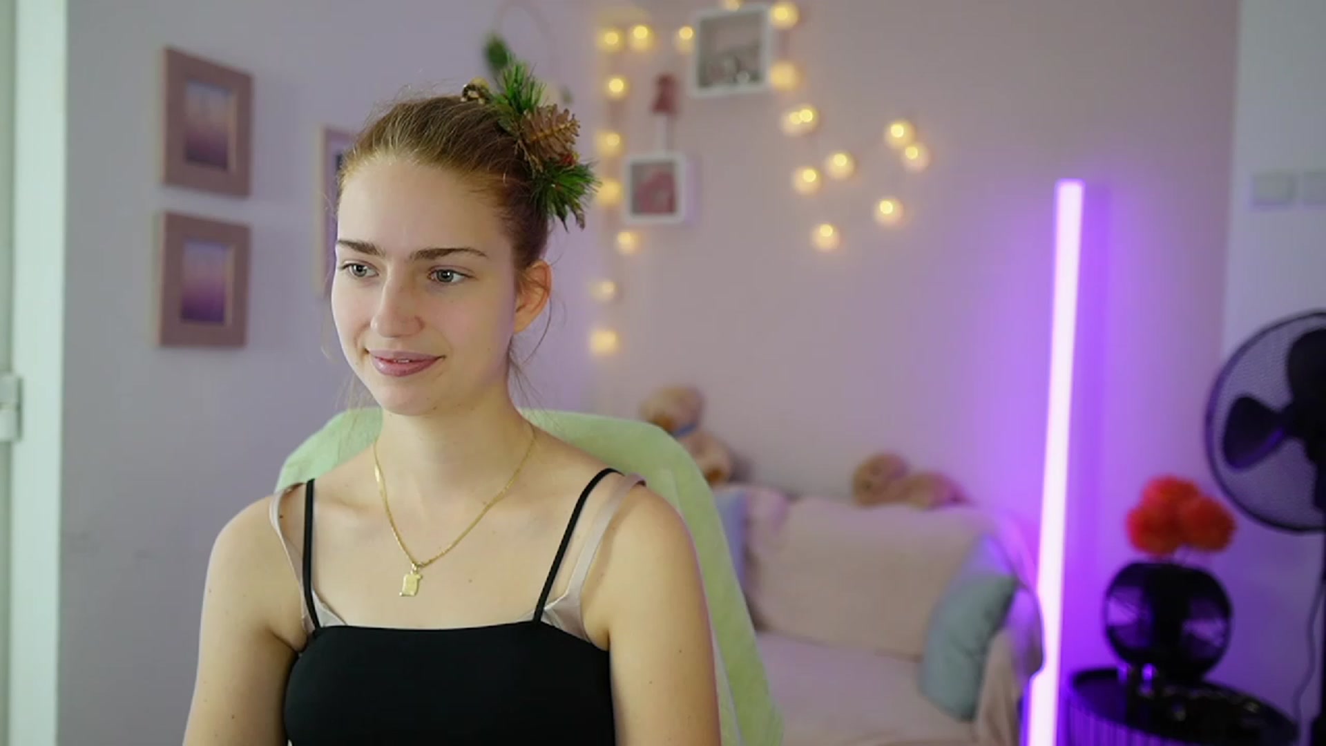 Gallery image thumbnail from Naomi_Woods18's myfreecams stream on, 12/23/2023, 11:41 image 19 of 20