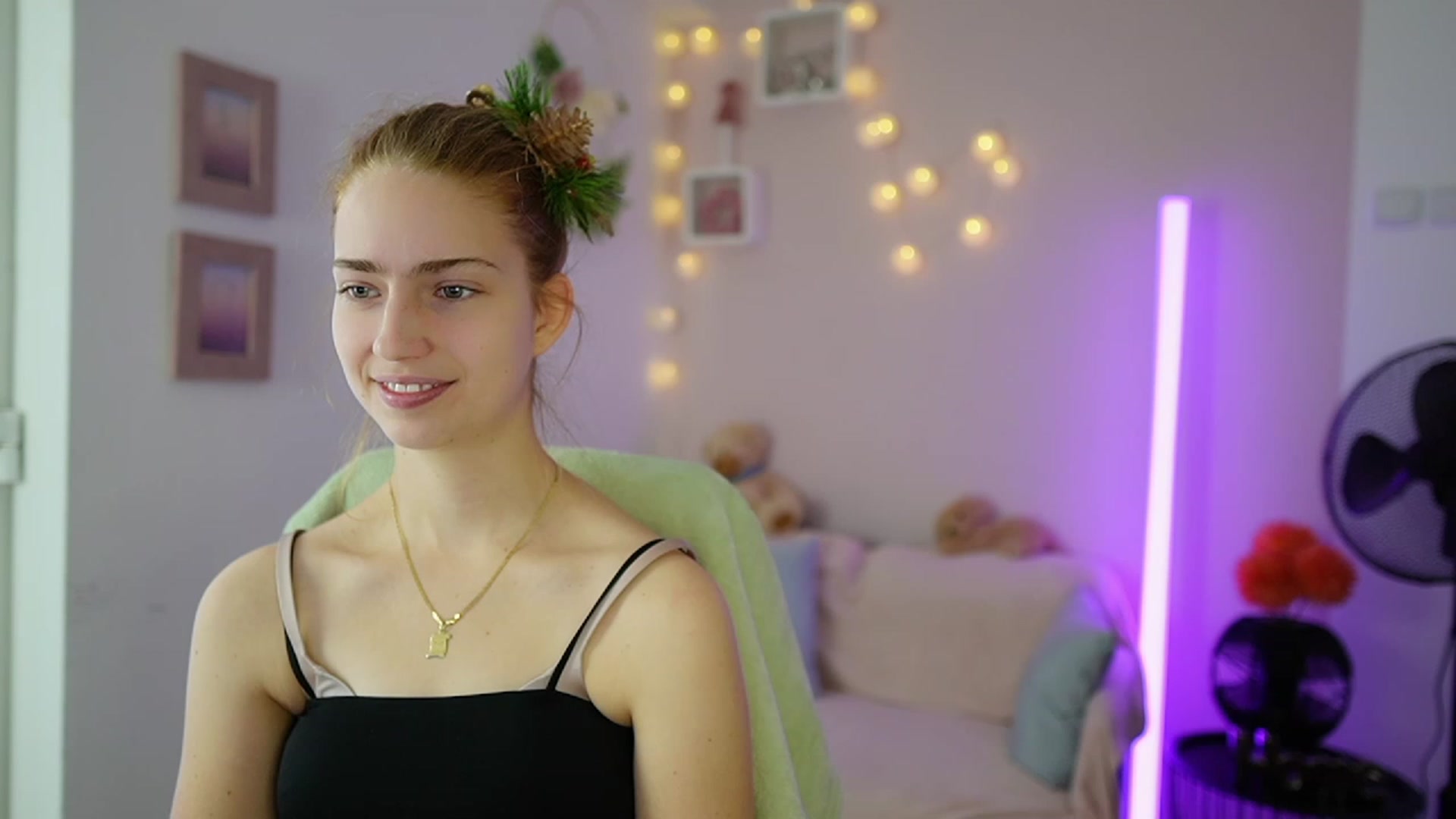 Gallery image thumbnail from Naomi_Woods18's myfreecams stream on, 12/23/2023, 11:41 image 2 of 20