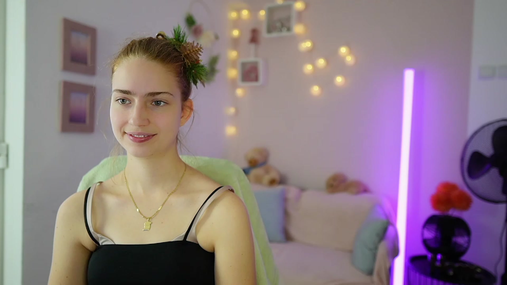 Gallery image thumbnail from Naomi_Woods18's myfreecams stream on, 12/23/2023, 11:41 image 11 of 20