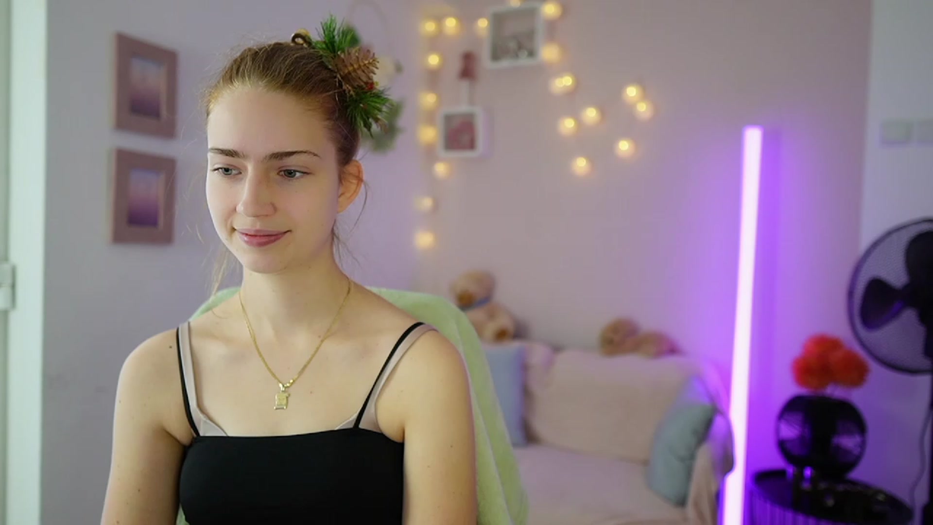 Gallery image thumbnail from Naomi_Woods18's myfreecams stream on, 12/23/2023, 11:41 image 1 of 20