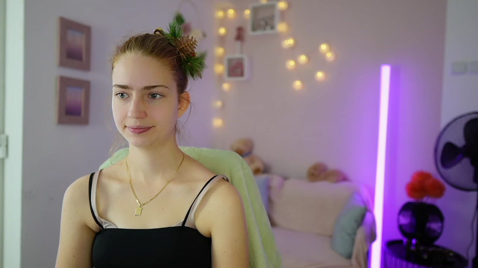 Gallery image thumbnail from Naomi_Woods18's myfreecams stream on, 12/23/2023, 11:41 image 9 of 20