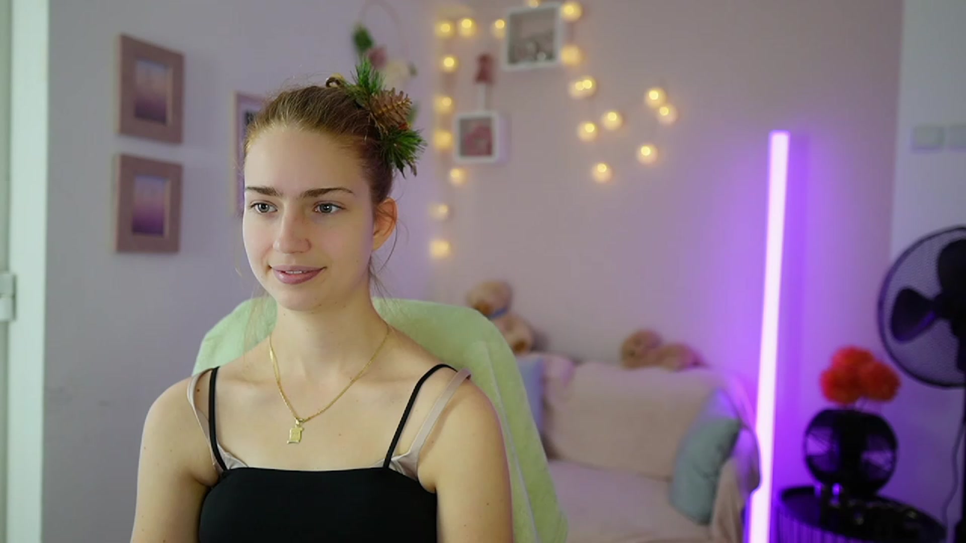 Gallery image thumbnail from Naomi_Woods18's myfreecams stream on, 12/23/2023, 11:41 image 20 of 20