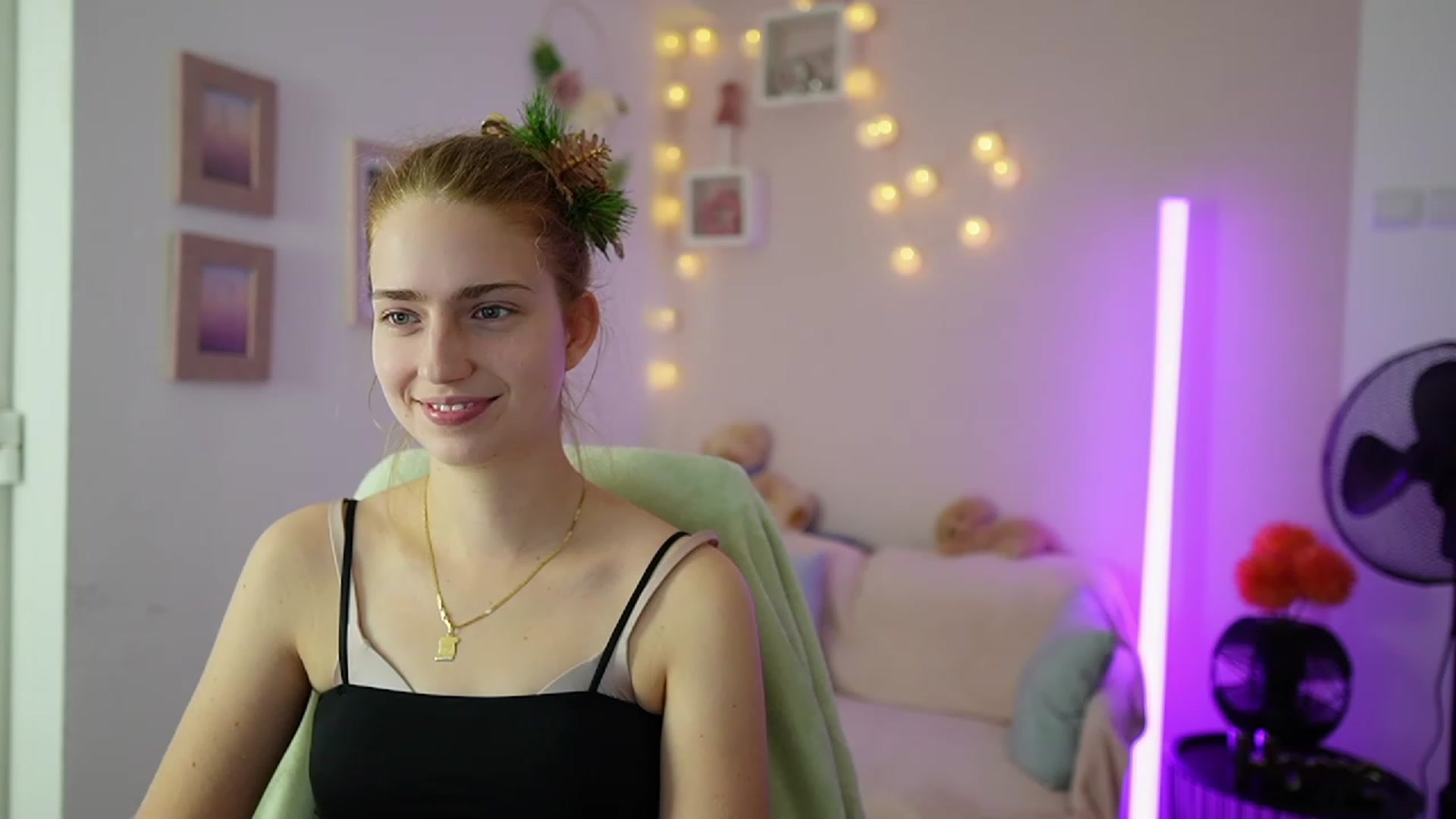 Gallery image thumbnail from Naomi_Woods18's myfreecams stream on, 12/23/2023, 13:52 image 15 of 20