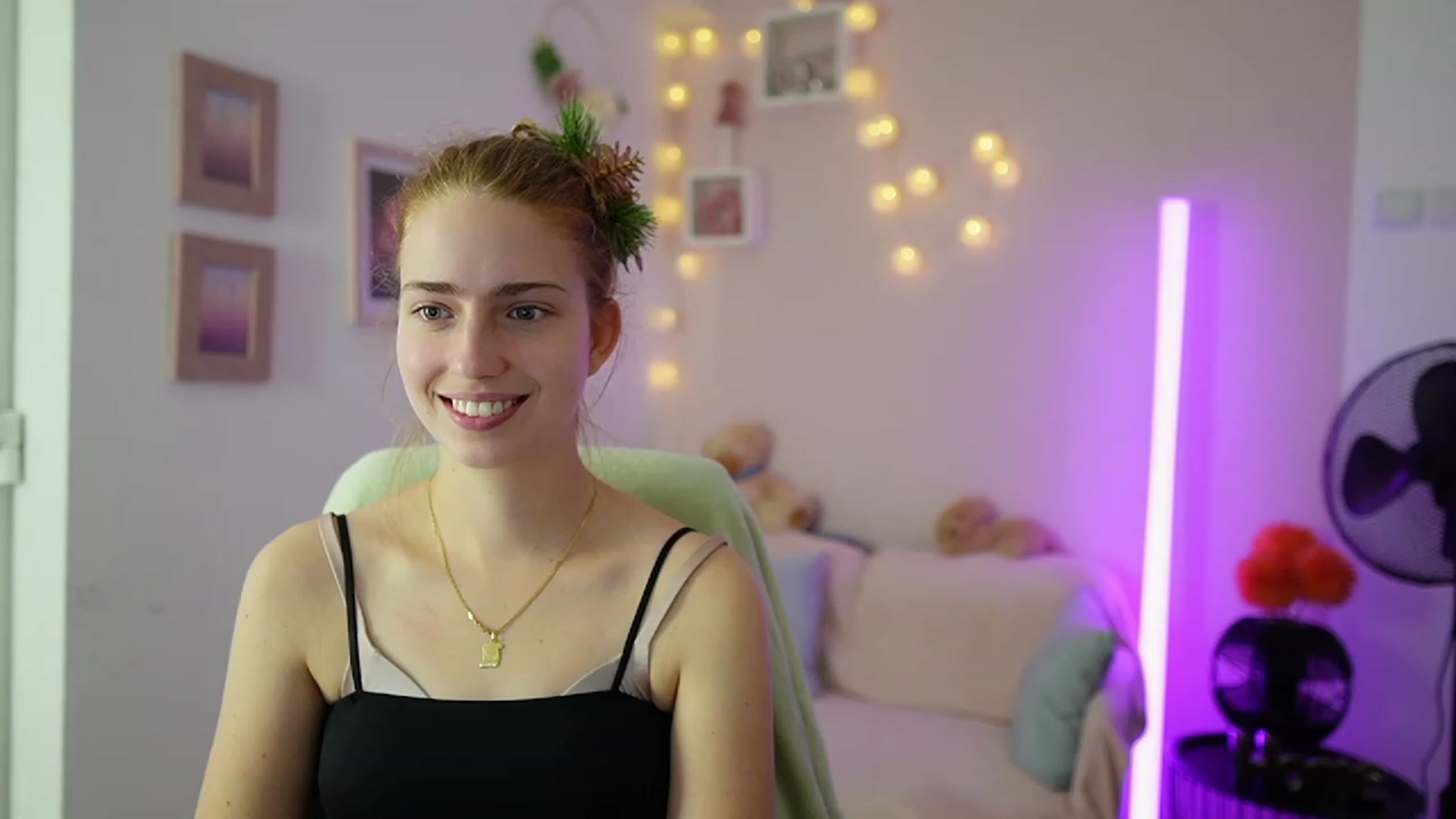 Gallery image thumbnail from Naomi_Woods18's myfreecams stream on, 12/23/2023, 13:52 image 10 of 20