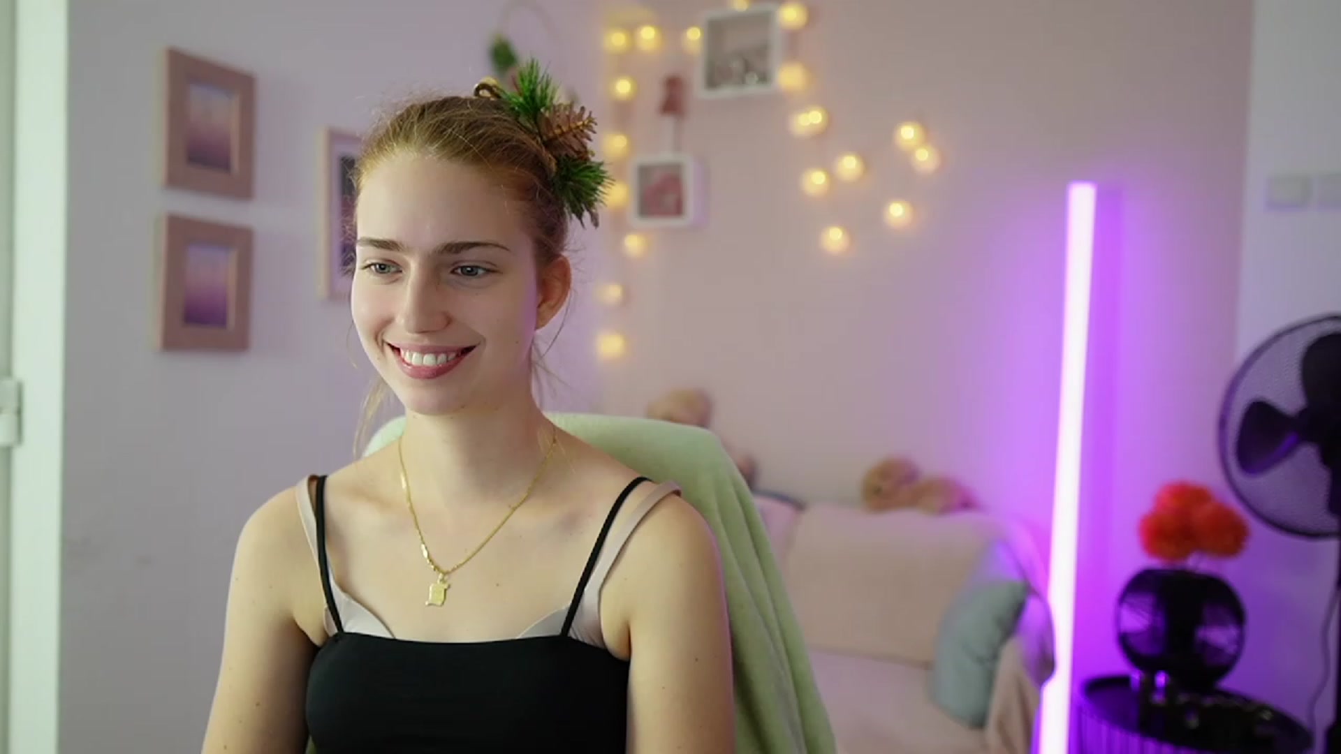 Gallery image thumbnail from Naomi_Woods18's myfreecams stream on, 12/23/2023, 13:52 image 5 of 20