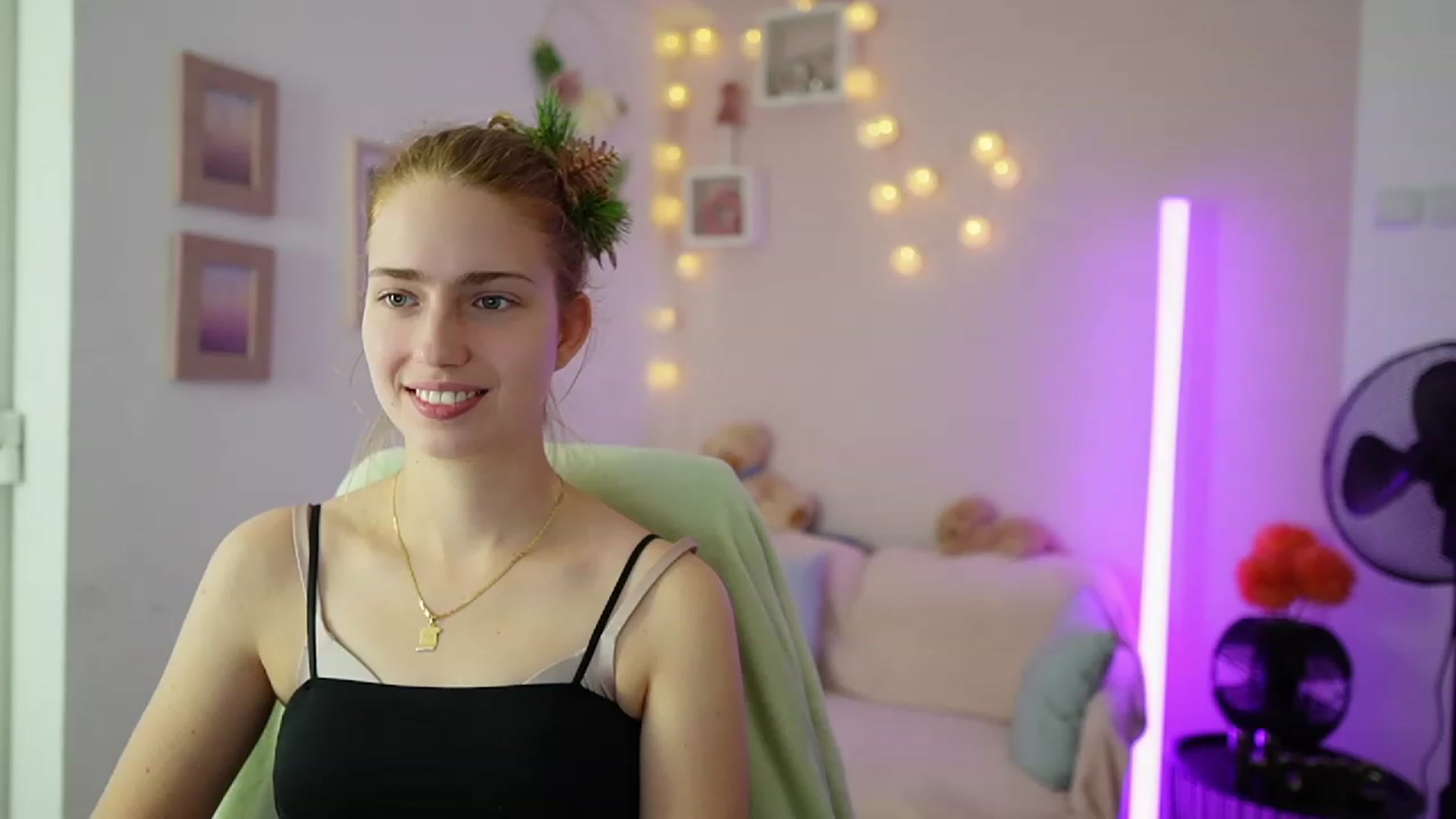 Gallery image thumbnail from Naomi_Woods18's myfreecams stream on, 12/23/2023, 13:52 image 8 of 20