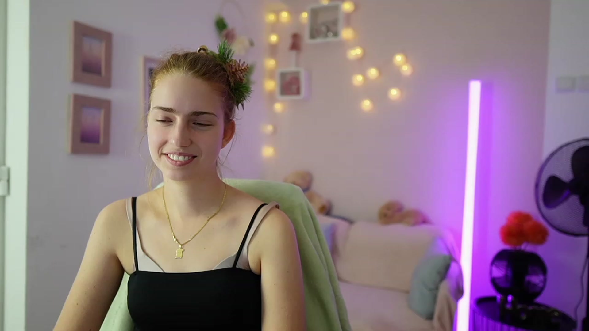 Gallery image thumbnail from Naomi_Woods18's myfreecams stream on, 12/23/2023, 13:52 image 16 of 20