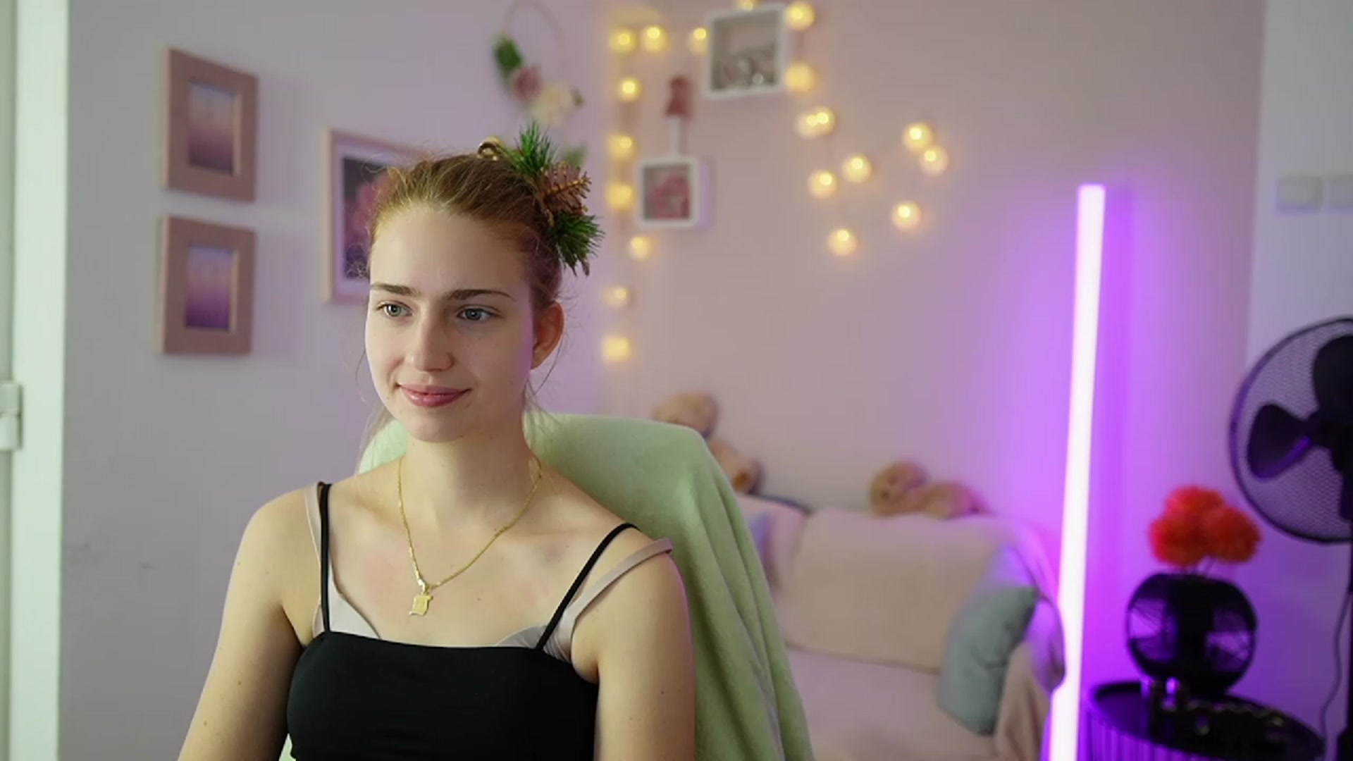 Gallery image thumbnail from Naomi_Woods18's myfreecams stream on, 12/23/2023, 13:52 image 9 of 20