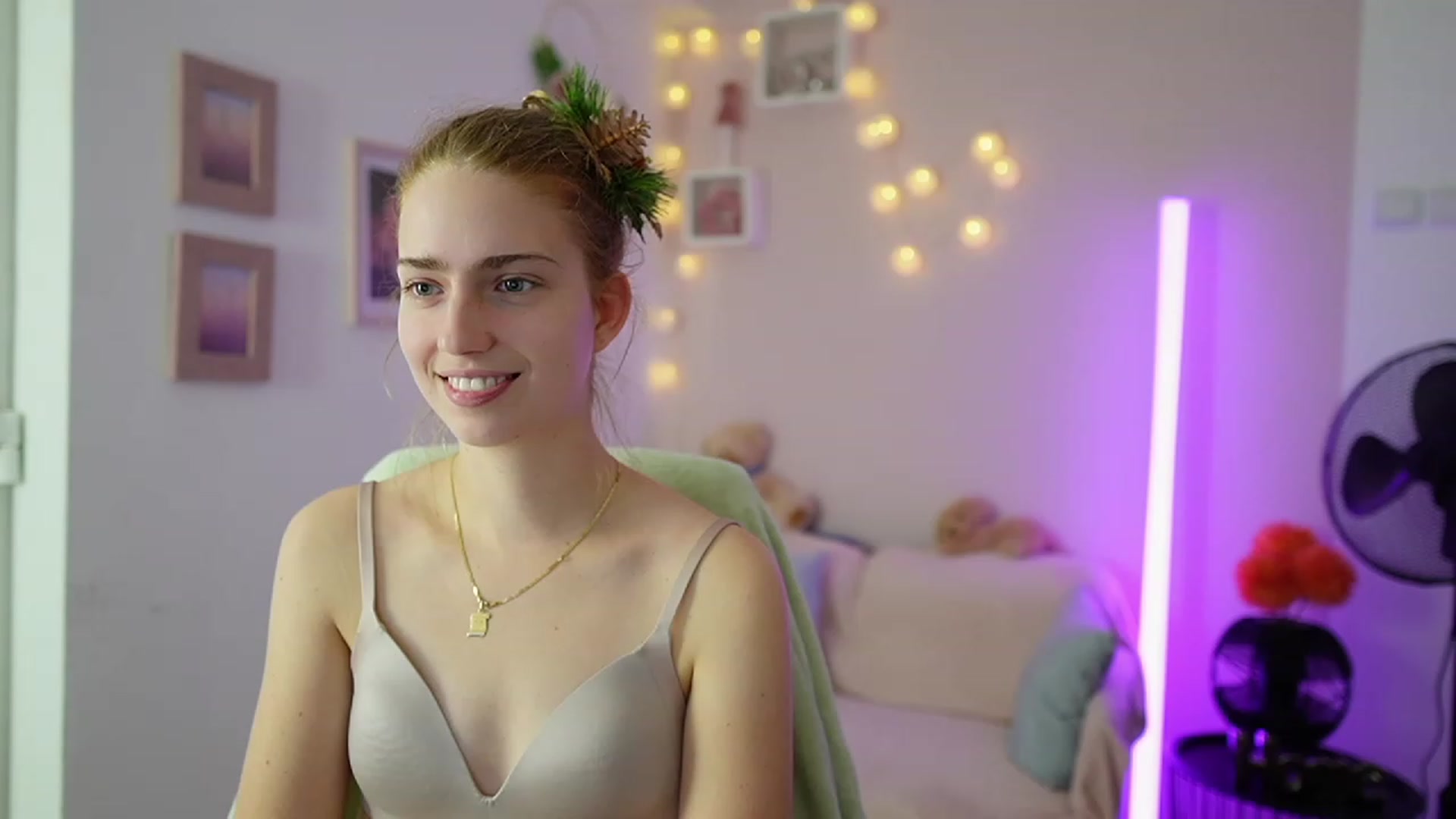 Gallery image thumbnail from Naomi_Woods18's myfreecams stream on, 12/23/2023, 13:52 image 18 of 20