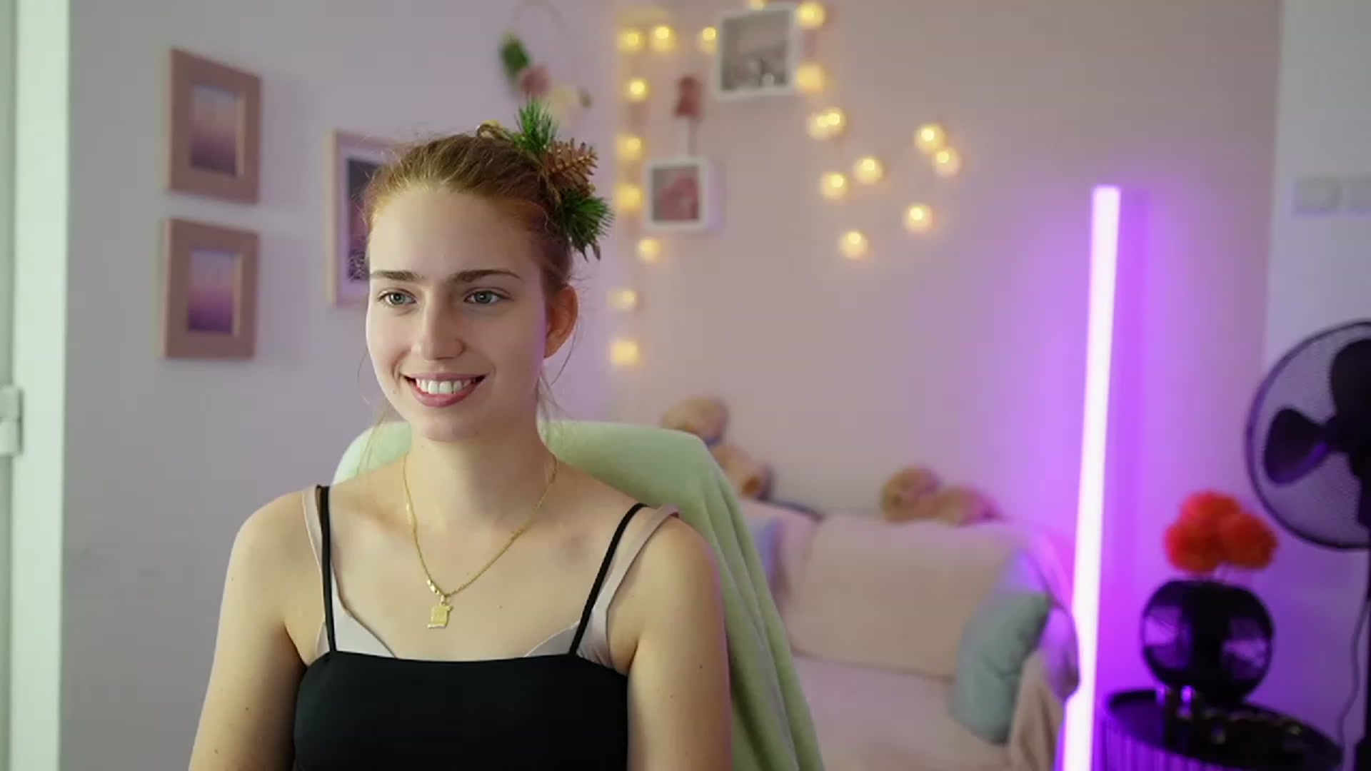 Gallery image thumbnail from Naomi_Woods18's myfreecams stream on, 12/23/2023, 13:52 image 6 of 20