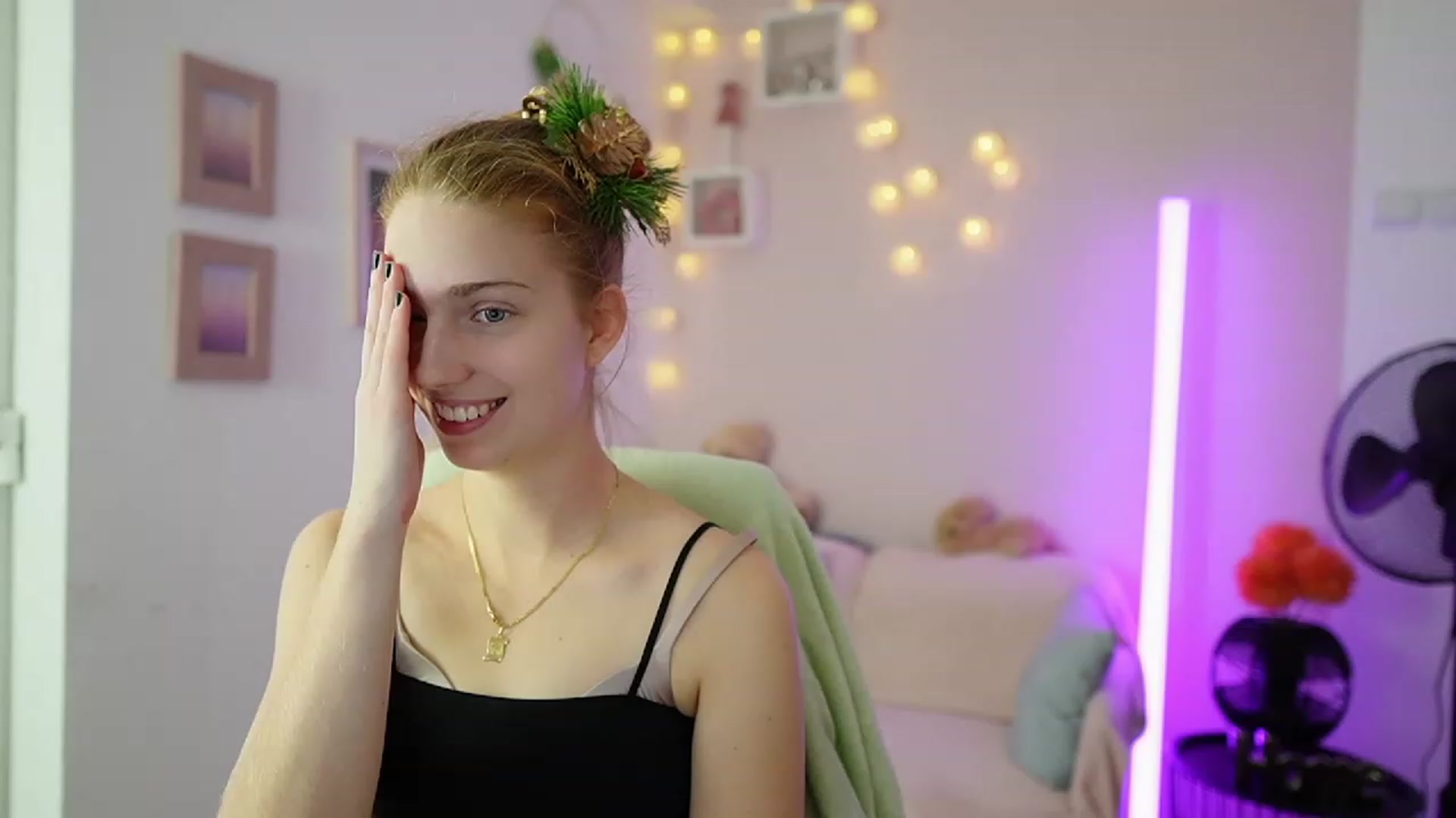 Gallery image thumbnail from Naomi_Woods18's myfreecams stream on, 12/23/2023, 13:52 image 3 of 20