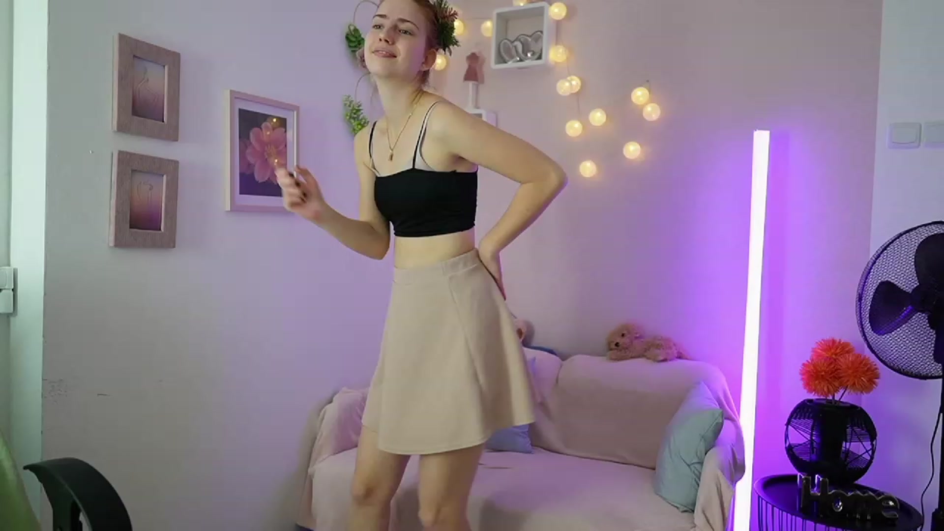 Gallery image thumbnail from Naomi_Woods18's myfreecams stream on, 12/23/2023, 13:52 image 12 of 20