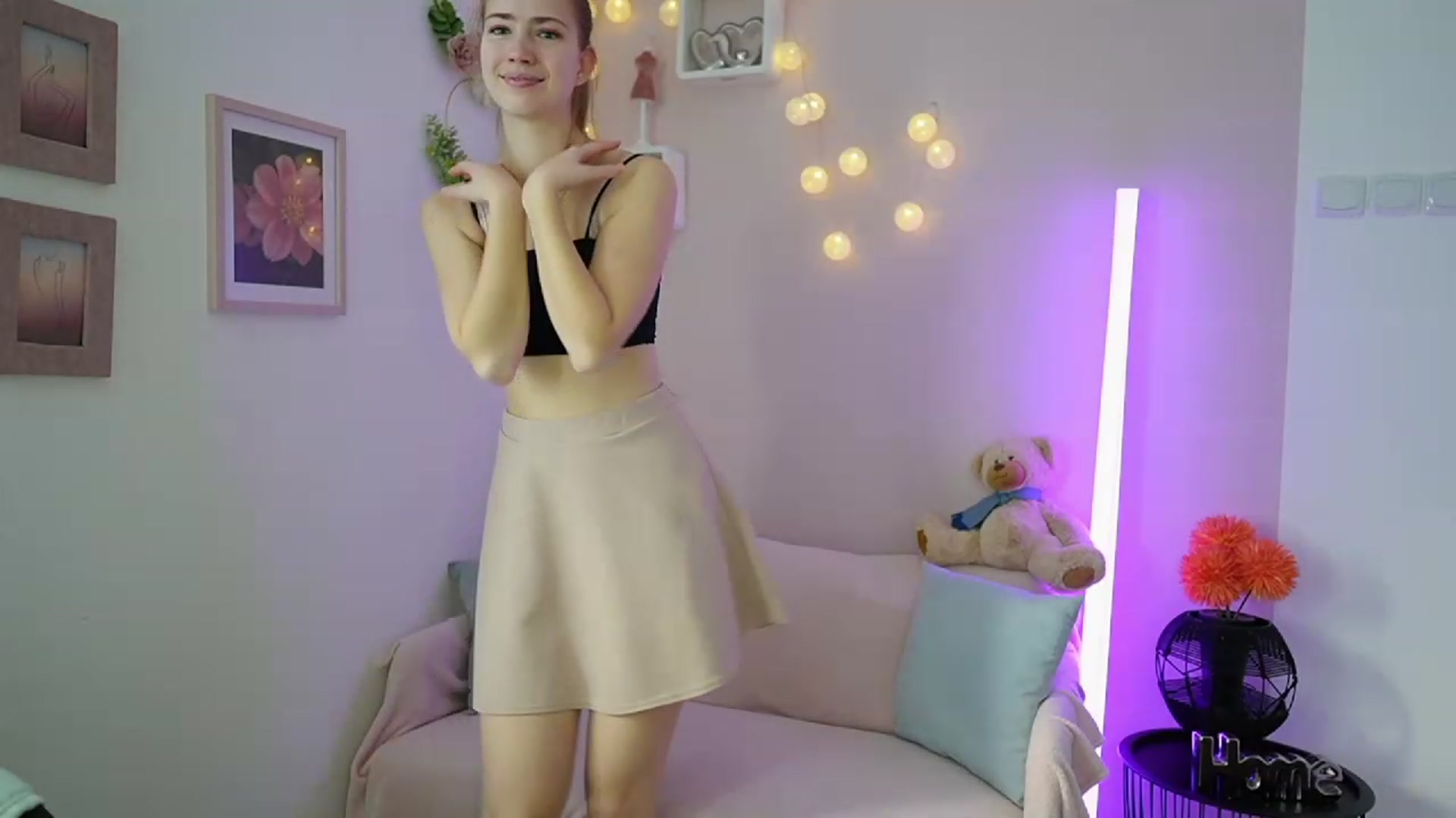 Gallery image thumbnail from Naomi_Woods18's myfreecams stream on, 12/27/2023, 10:22 image 15 of 20