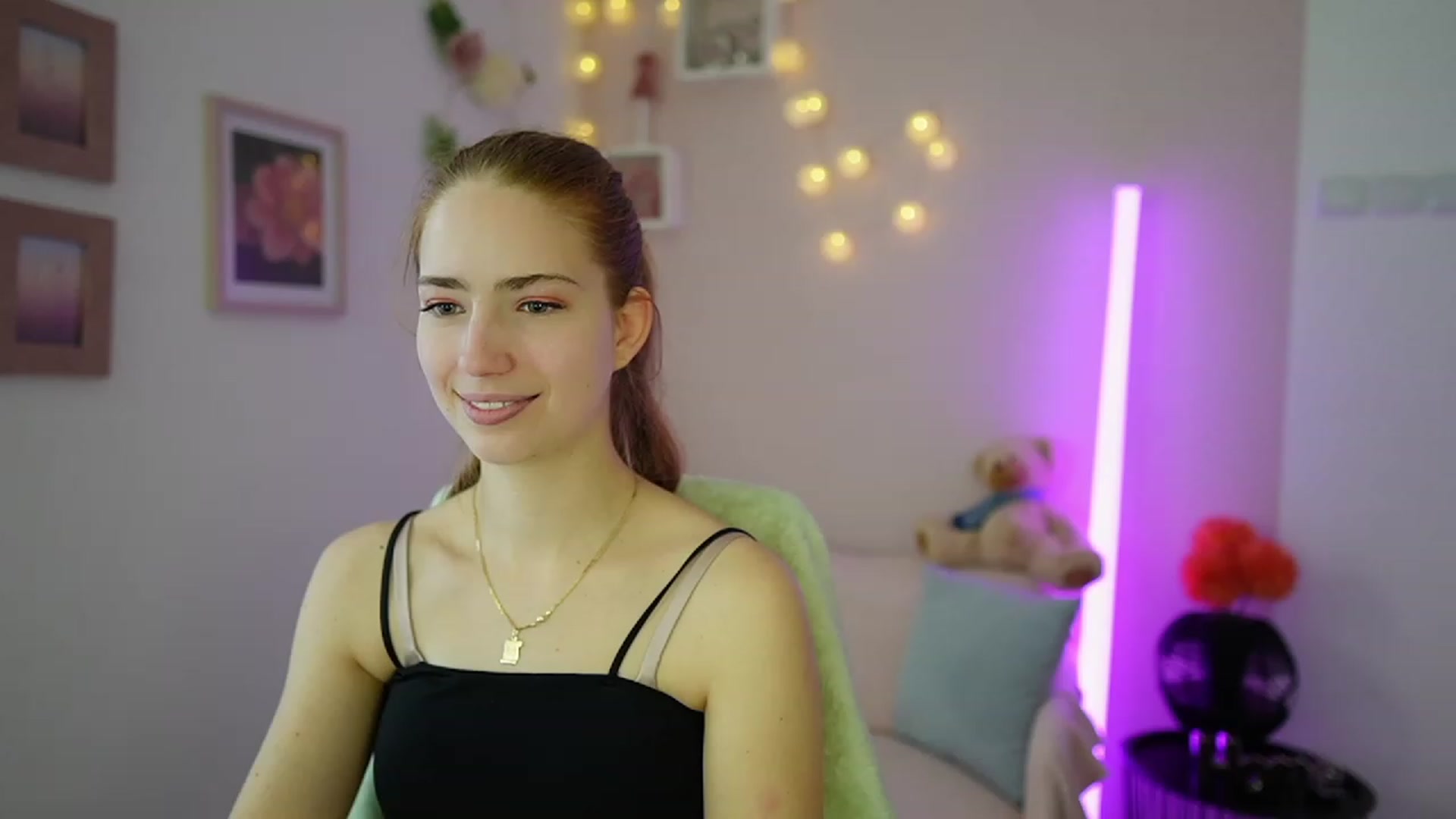 Gallery image thumbnail from Naomi_Woods18's myfreecams stream on, 12/27/2023, 10:22 image 1 of 20