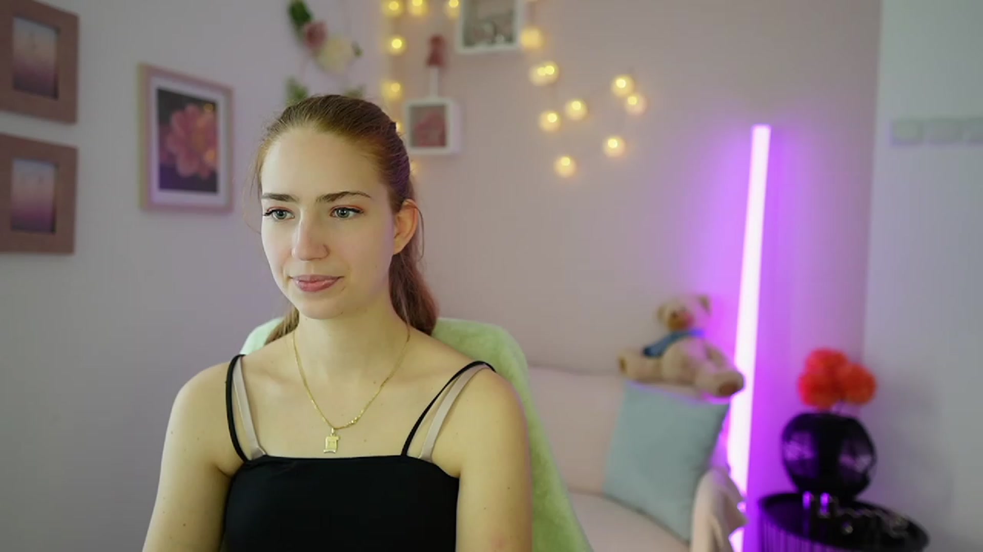 Gallery image thumbnail from Naomi_Woods18's myfreecams stream on, 12/27/2023, 10:22 image 6 of 20