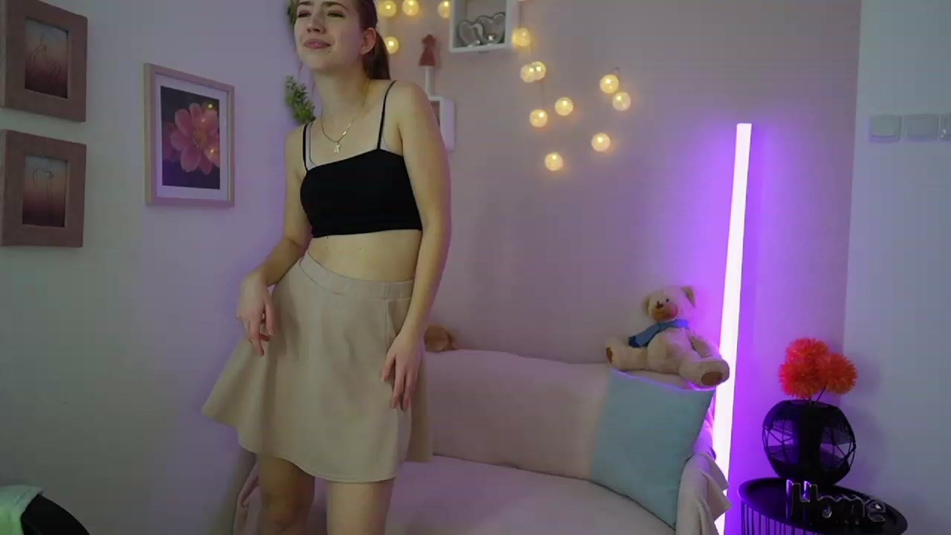Gallery image thumbnail from Naomi_Woods18's myfreecams stream on, 12/27/2023, 12:57 image 5 of 20