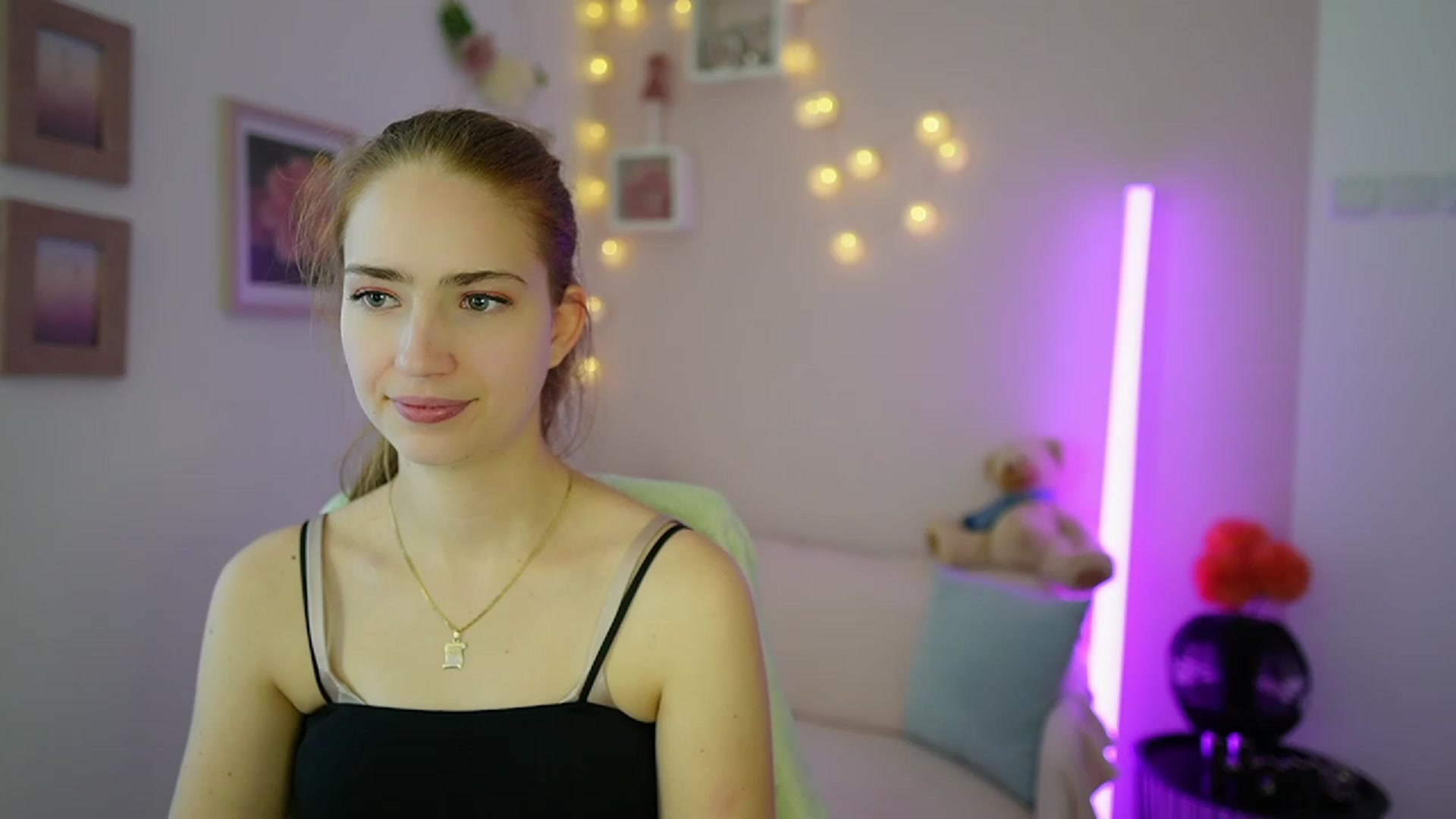 Gallery image thumbnail from Naomi_Woods18's myfreecams stream on, 12/27/2023, 12:57 image 6 of 20