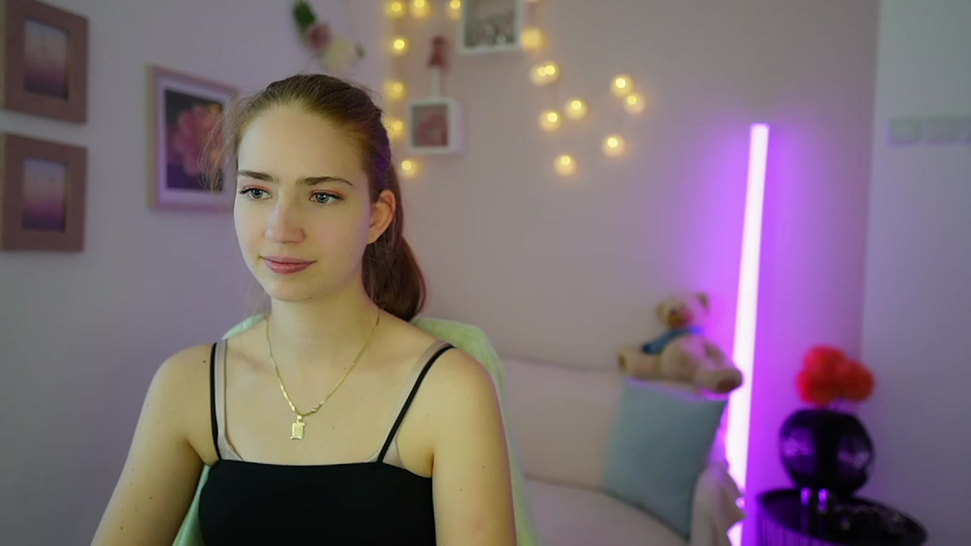 Gallery image thumbnail from Naomi_Woods18's myfreecams stream on, 12/27/2023, 12:57 image 15 of 20