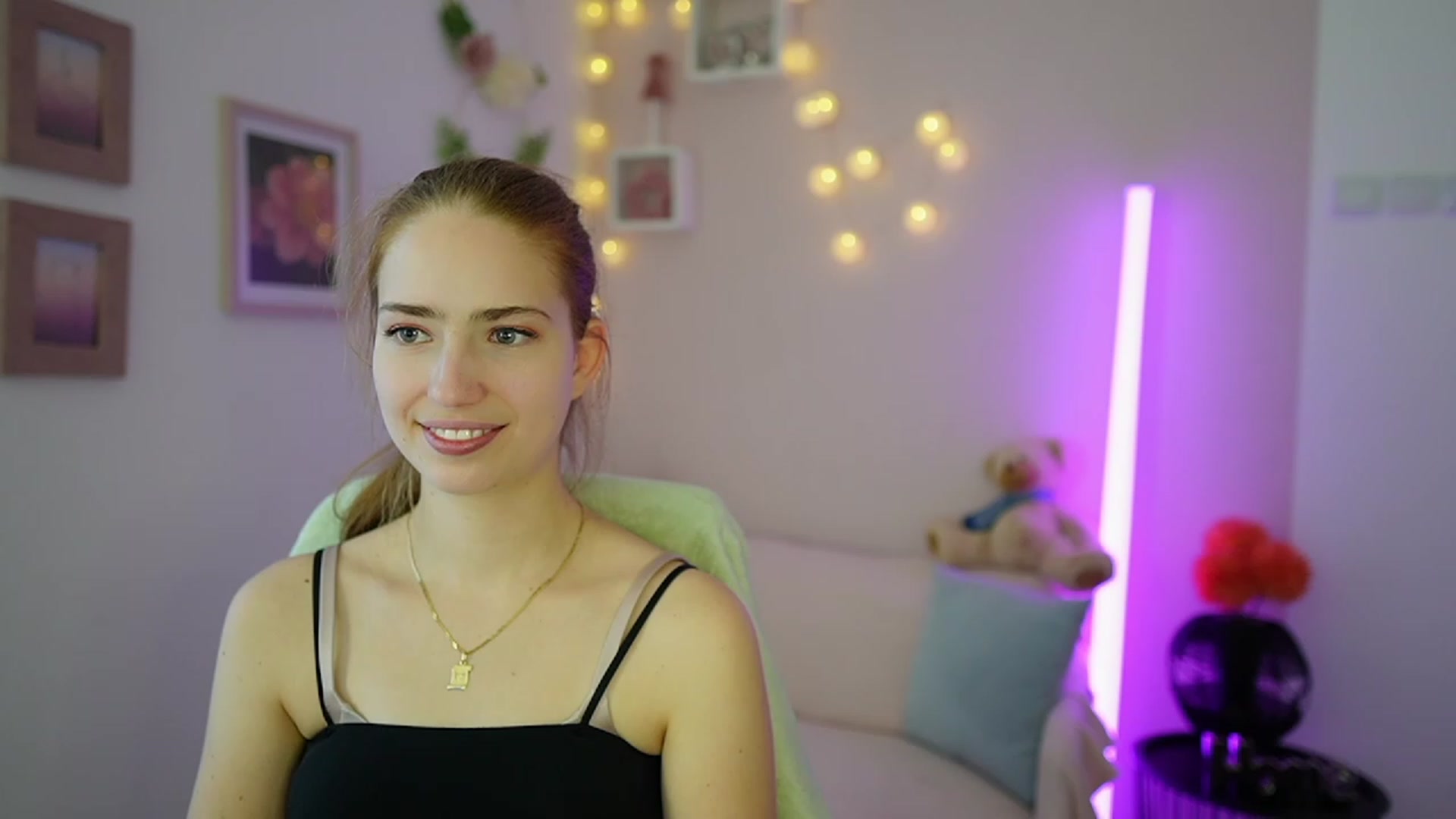 Gallery image thumbnail from Naomi_Woods18's myfreecams stream on, 12/27/2023, 12:57 image 11 of 20