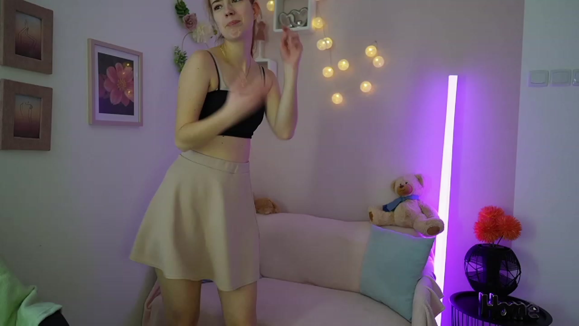 Gallery image thumbnail from Naomi_Woods18's myfreecams stream on, 12/27/2023, 12:57 image 13 of 20