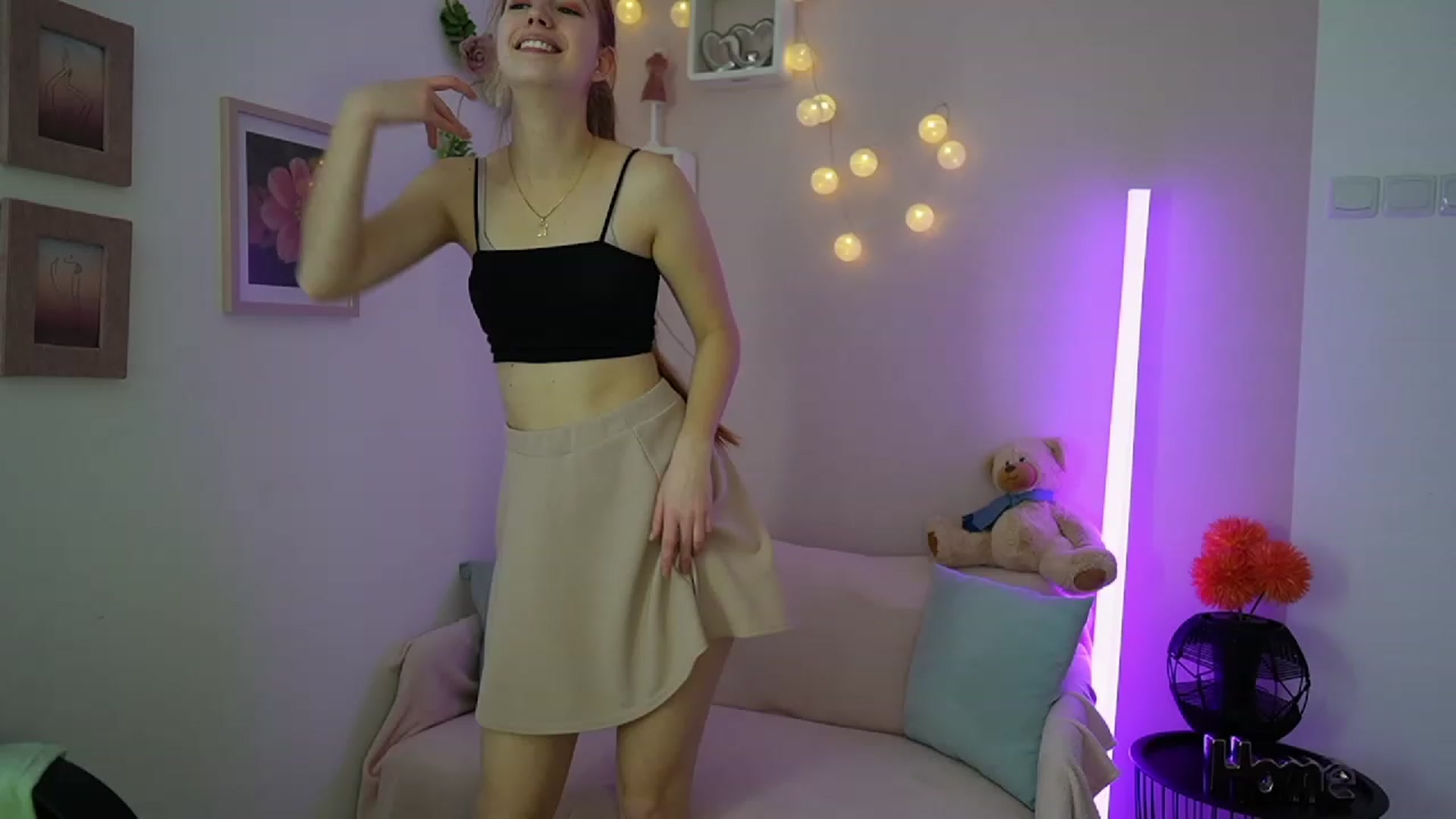 Gallery image thumbnail from Naomi_Woods18's myfreecams stream on, 12/27/2023, 12:57 image 4 of 20
