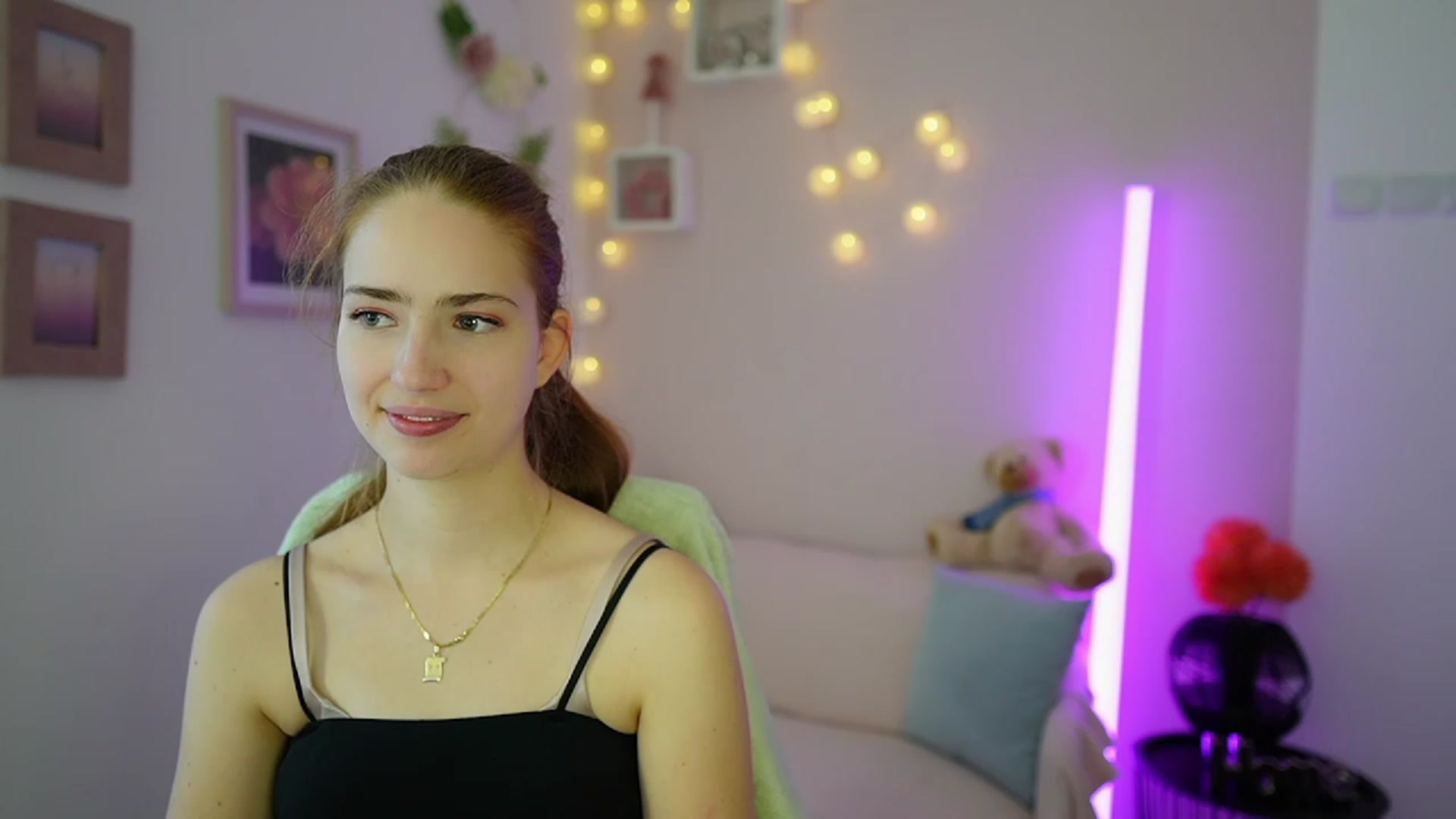 Gallery image thumbnail from Naomi_Woods18's myfreecams stream on, 12/27/2023, 12:57 image 17 of 20