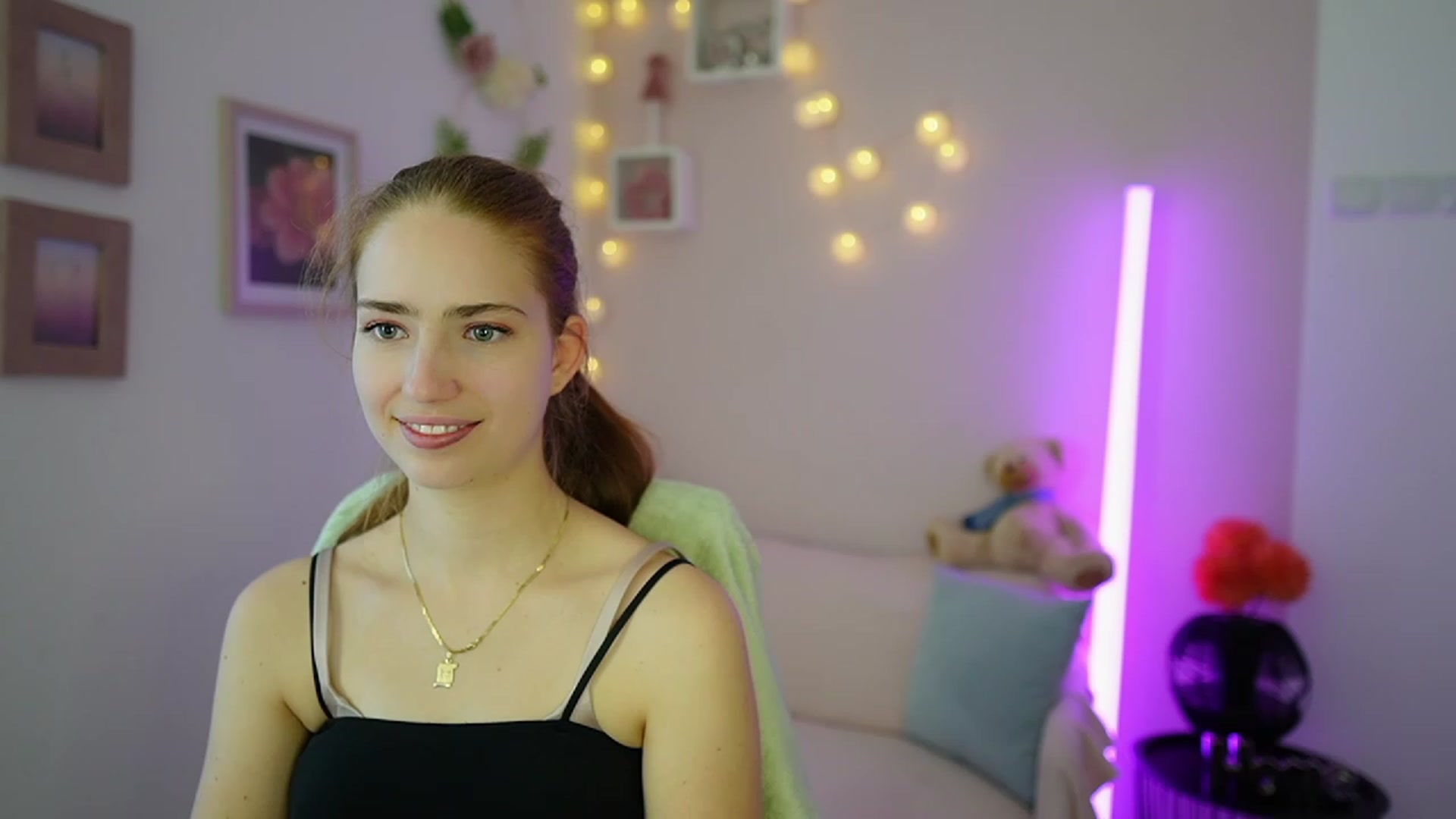 Gallery image thumbnail from Naomi_Woods18's myfreecams stream on, 12/27/2023, 12:57 image 18 of 20