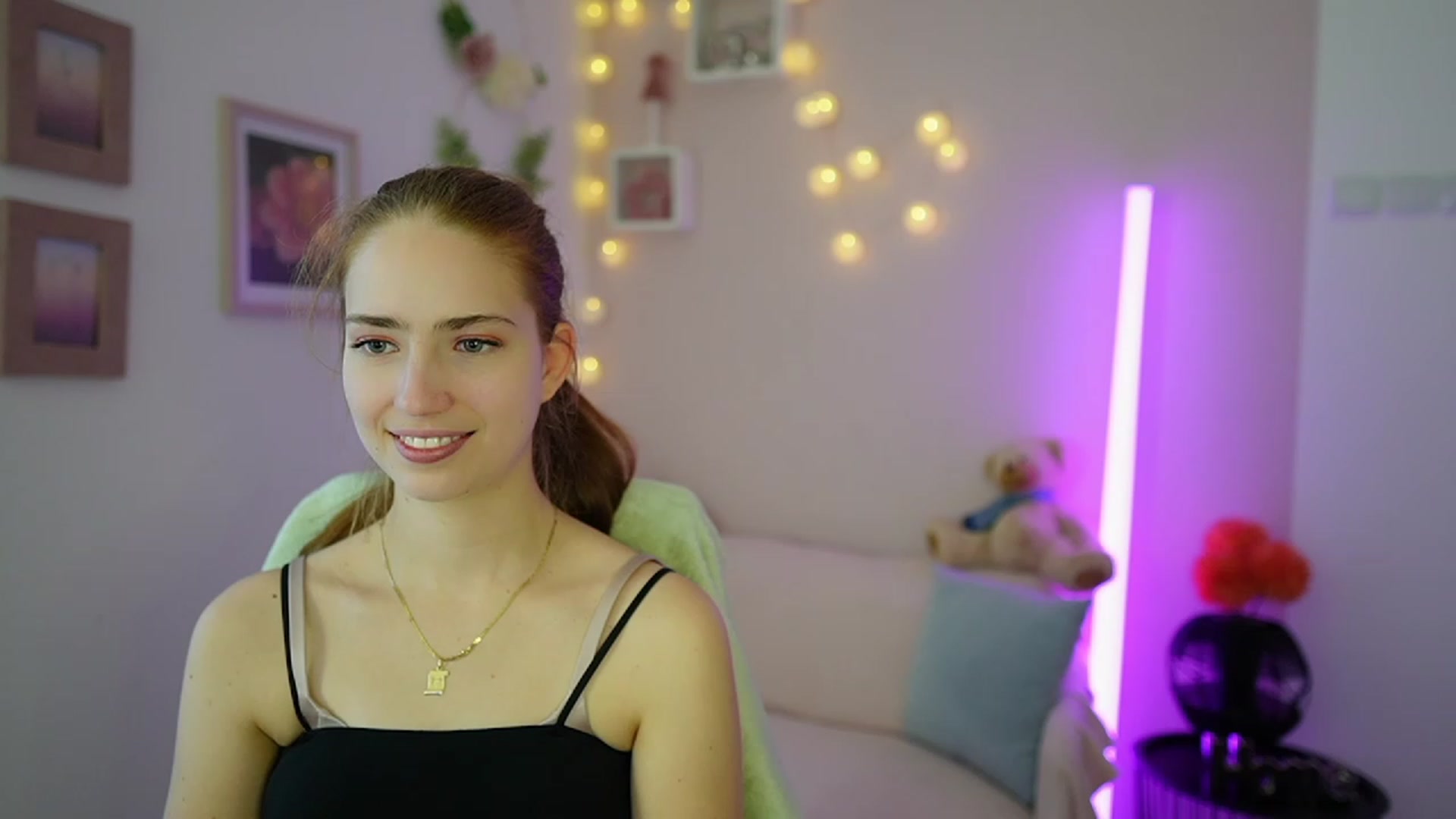 Gallery image thumbnail from Naomi_Woods18's myfreecams stream on, 12/27/2023, 12:57 image 20 of 20