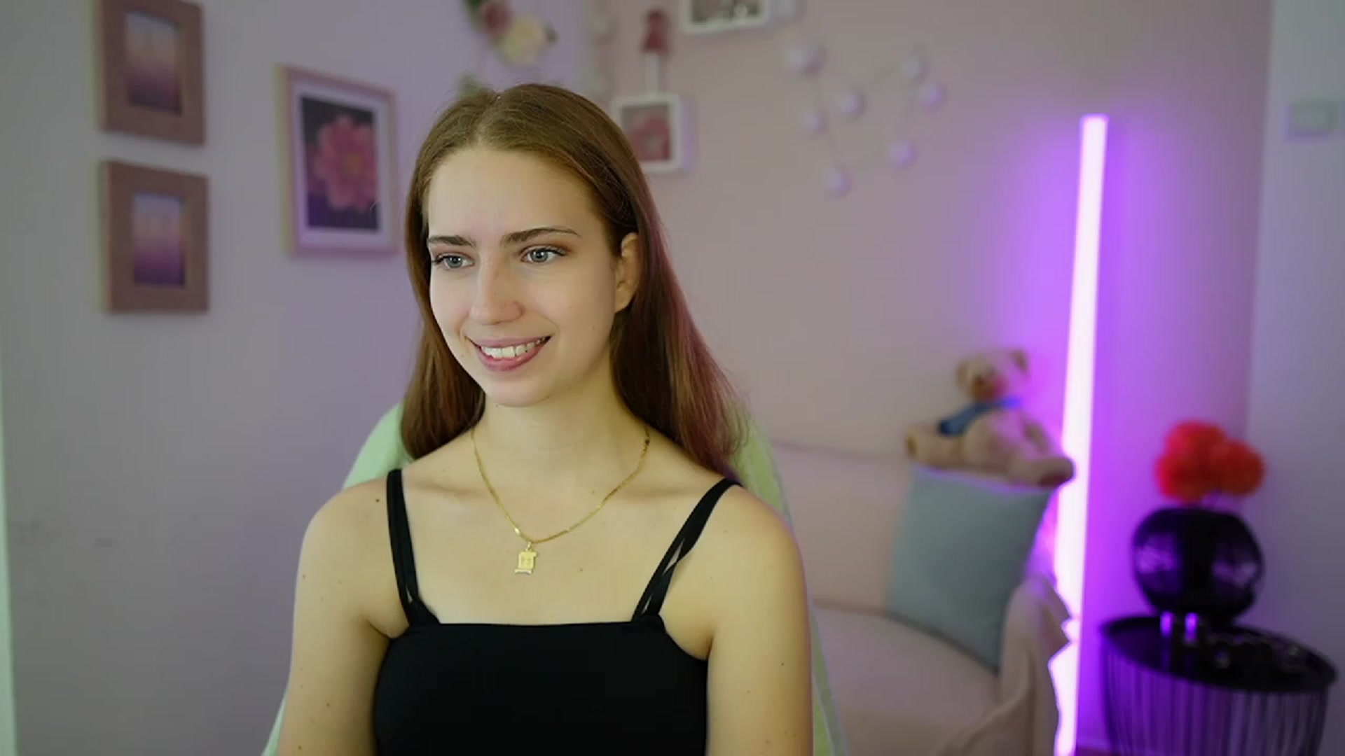 Gallery image thumbnail from Naomi_Woods18's myfreecams stream on, 12/31/2023, 09:57 image 8 of 20