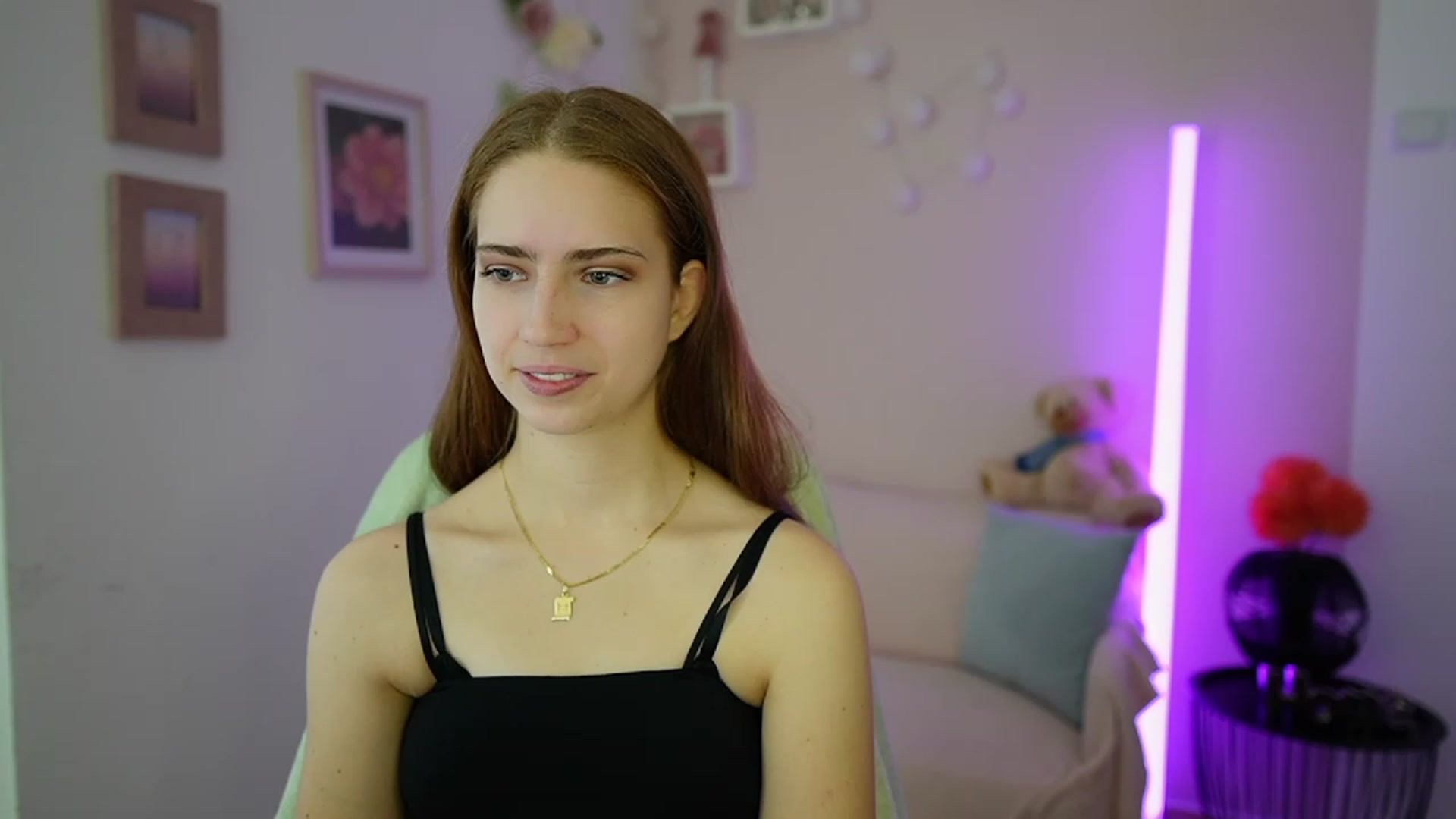 Gallery image thumbnail from Naomi_Woods18's myfreecams stream on, 12/31/2023, 09:57 image 7 of 20