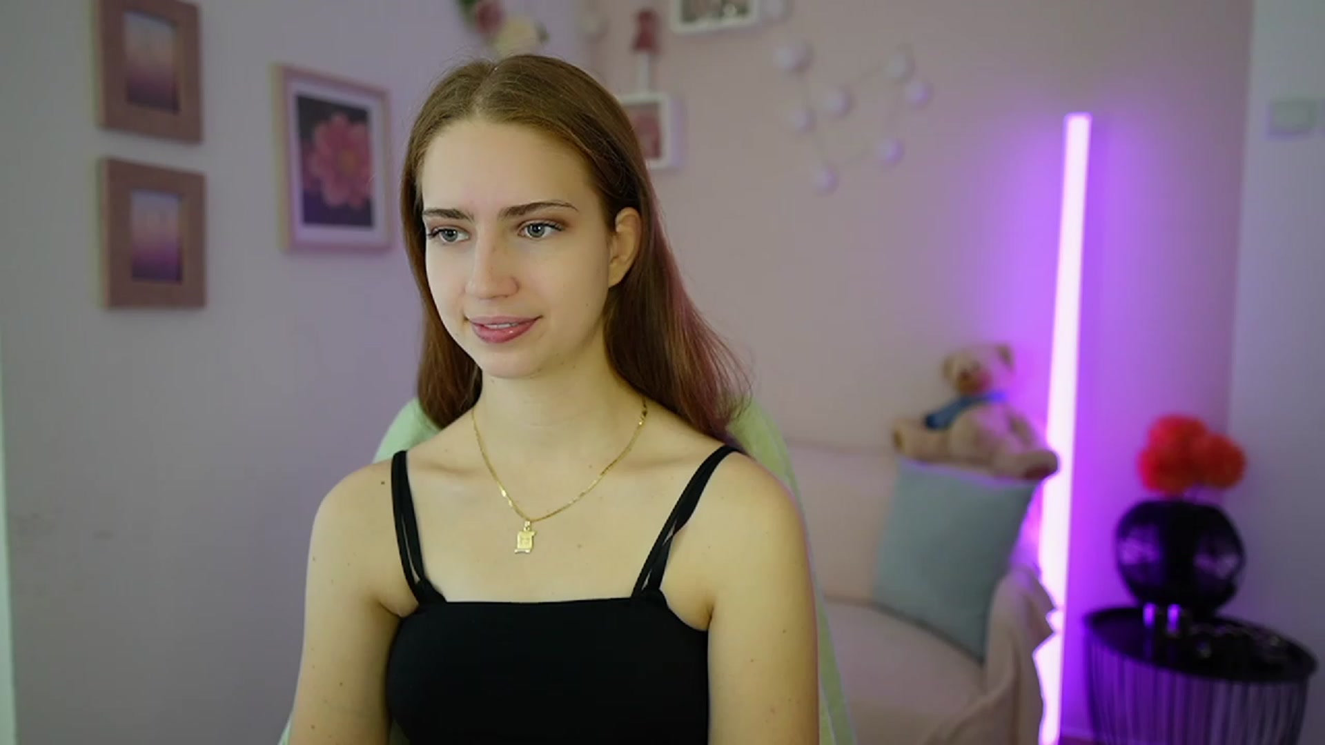 Gallery image thumbnail from Naomi_Woods18's myfreecams stream on, 12/31/2023, 09:57 image 6 of 20