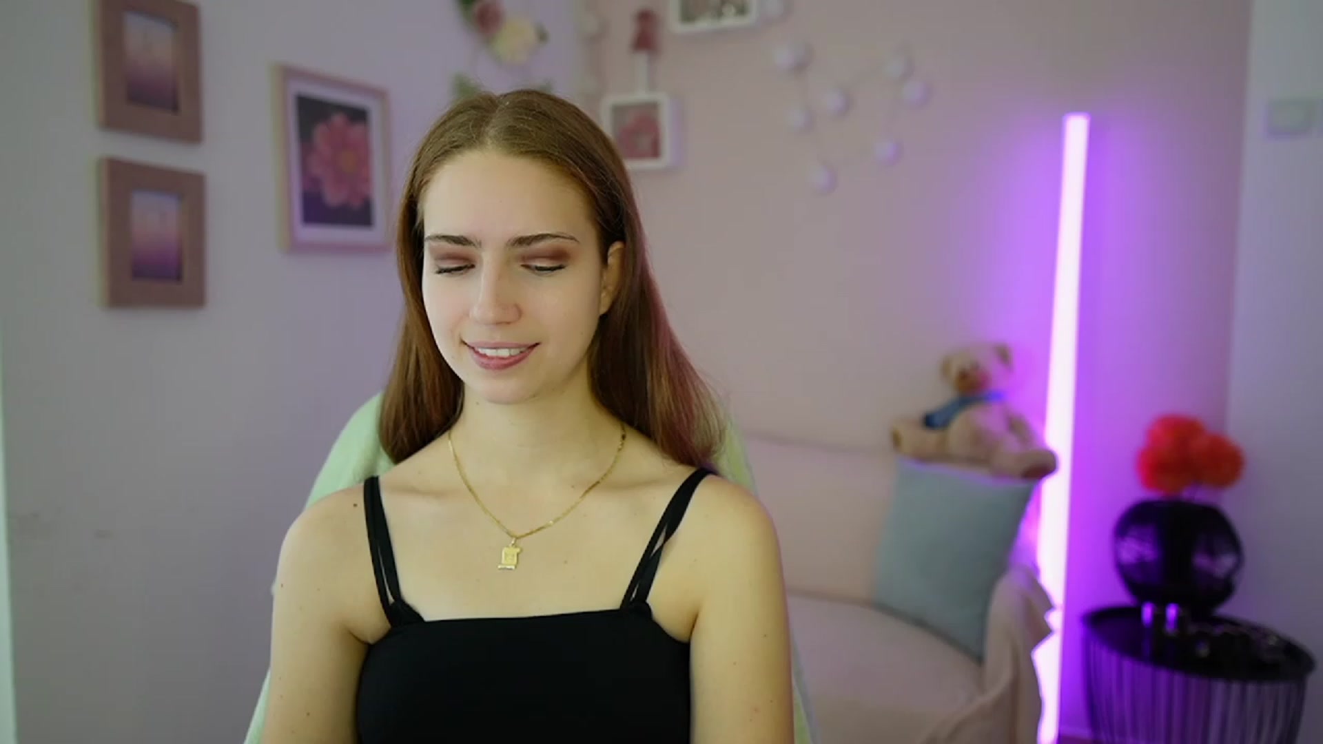 Gallery image thumbnail from Naomi_Woods18's myfreecams stream on, 12/31/2023, 09:57 image 12 of 20