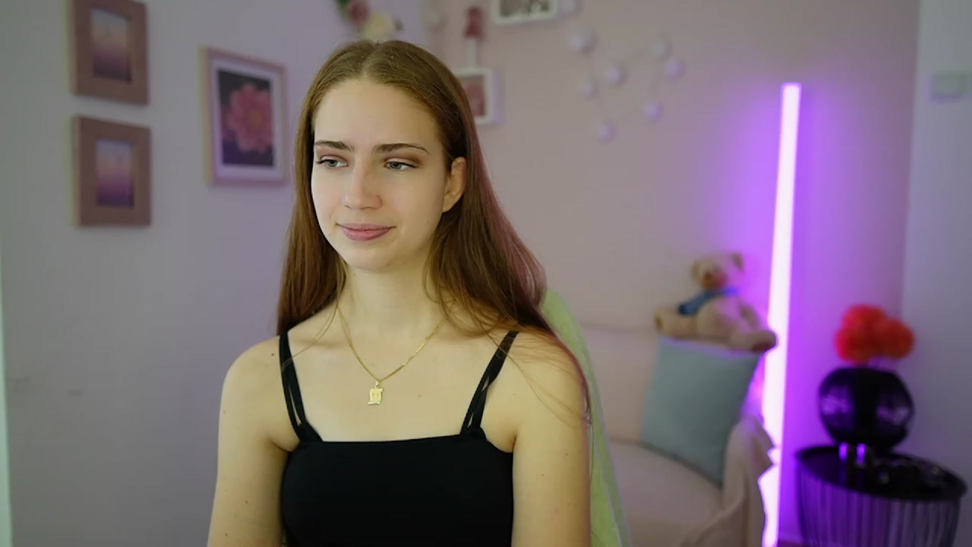 Gallery image thumbnail from Naomi_Woods18's myfreecams stream on, 12/31/2023, 09:57 image 18 of 20