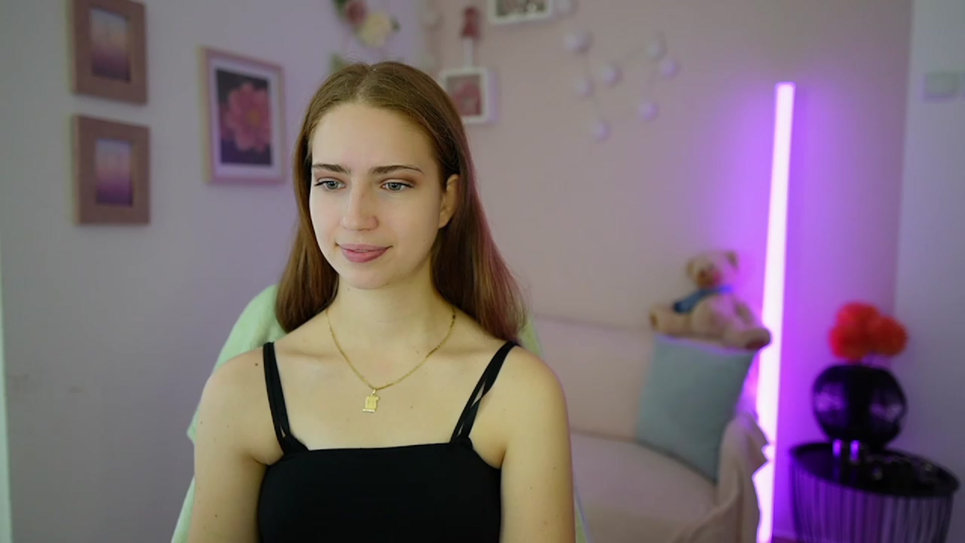 Gallery image thumbnail from Naomi_Woods18's myfreecams stream on, 12/31/2023, 09:57 image 10 of 20