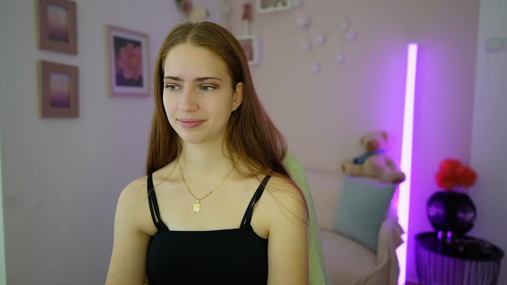 Gallery image thumbnail from Naomi_Woods18's myfreecams stream on, 12/31/2023, 09:57 image 19 of 20