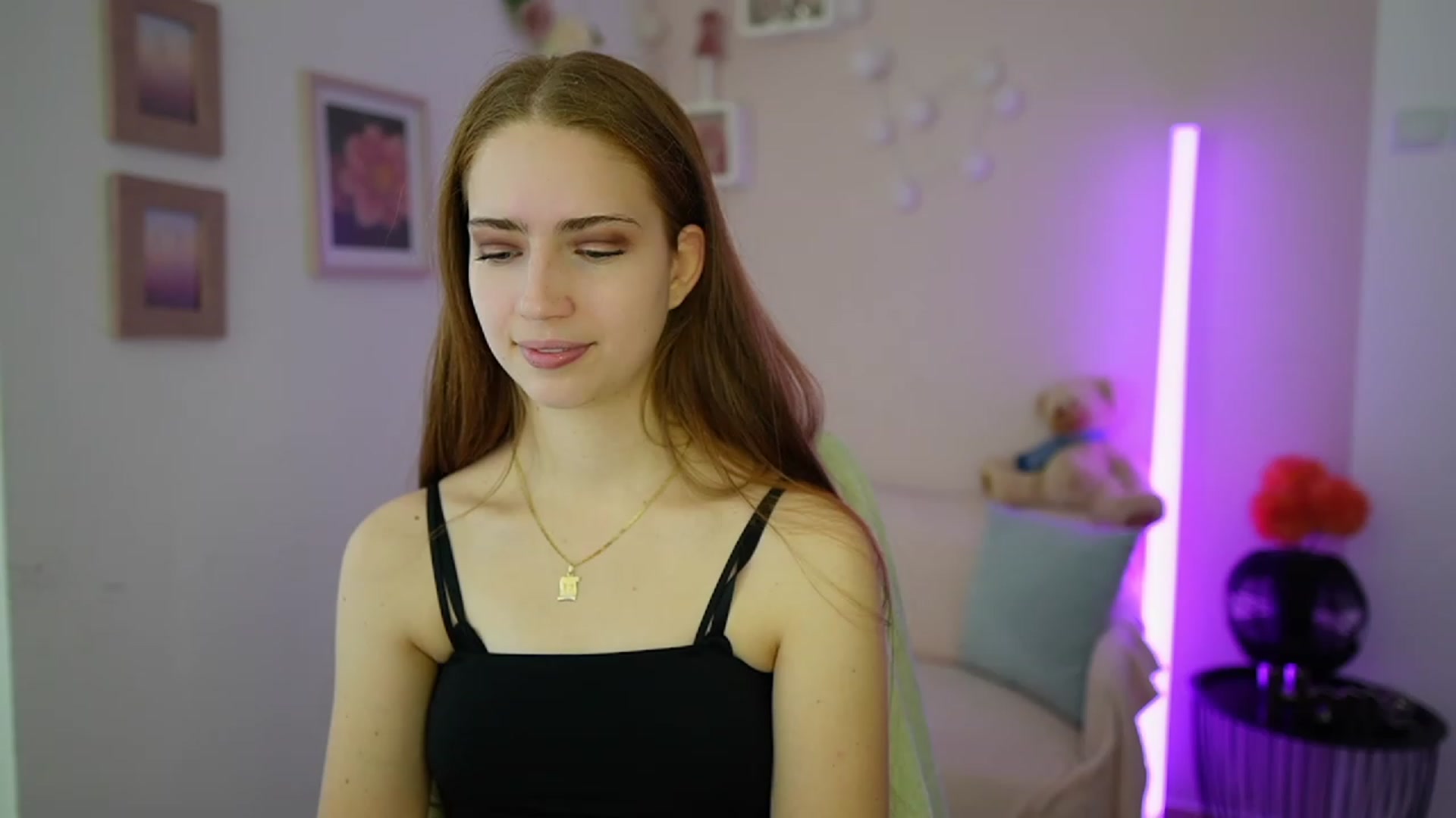Gallery image thumbnail from Naomi_Woods18's myfreecams stream on, 12/31/2023, 09:57 image 17 of 20