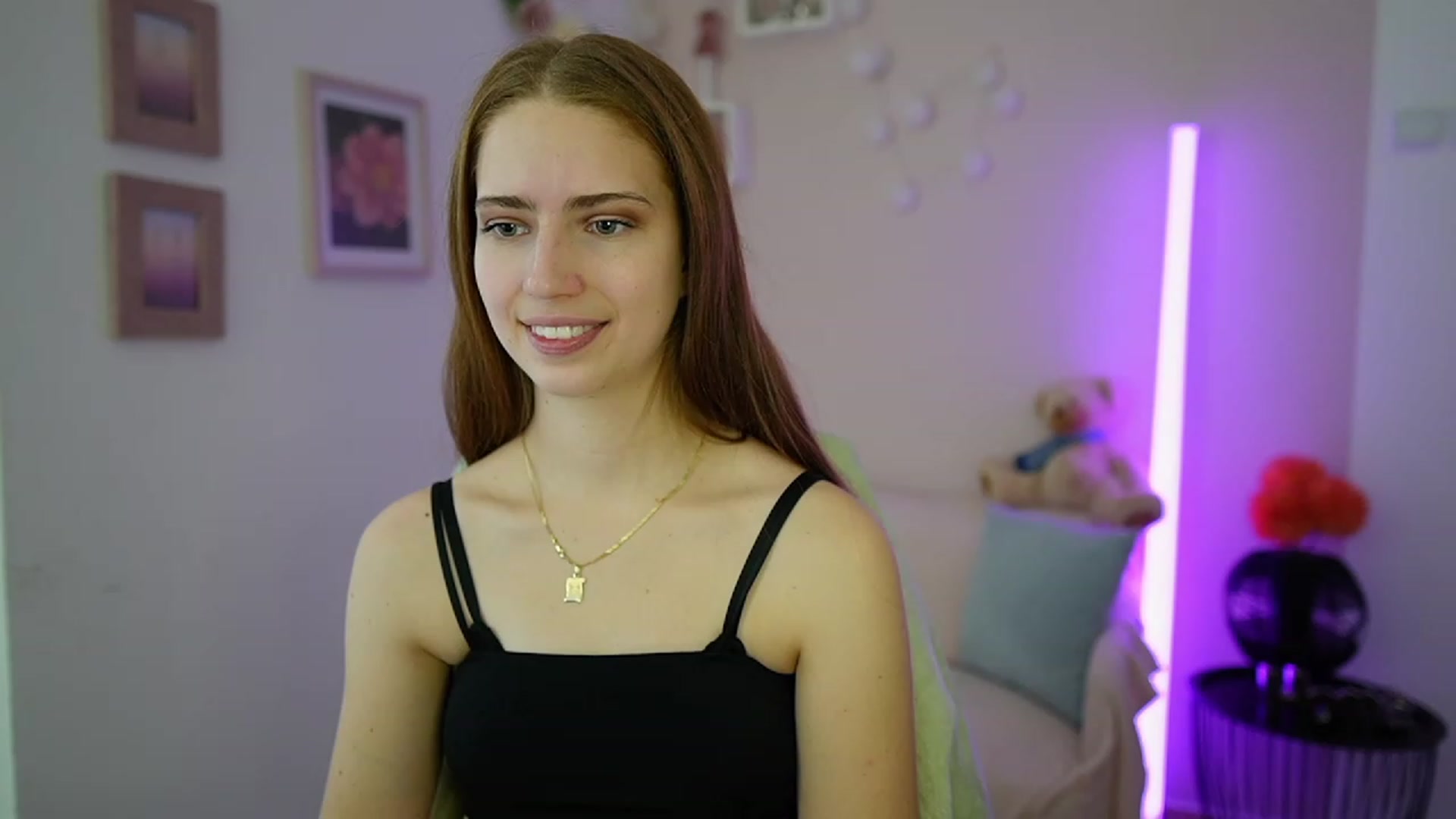 Gallery image thumbnail from Naomi_Woods18's myfreecams stream on, 12/31/2023, 11:04 image 18 of 20