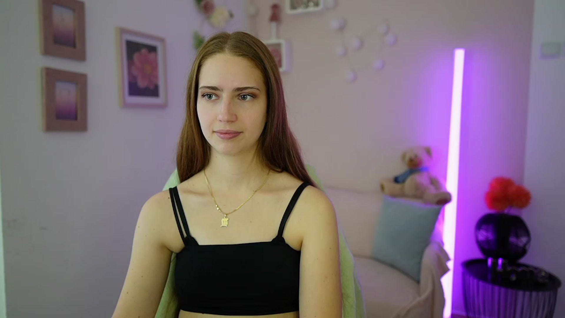 Gallery image thumbnail from Naomi_Woods18's myfreecams stream on, 12/31/2023, 11:04 image 20 of 20