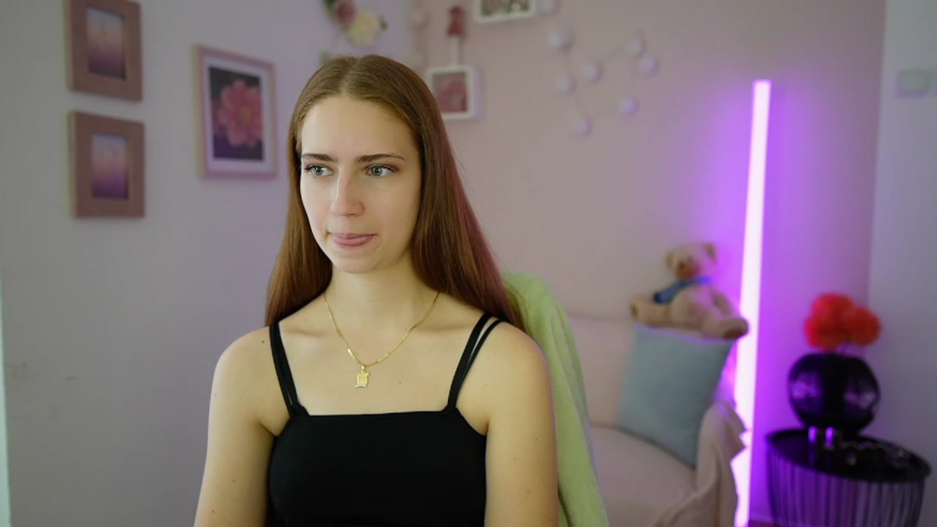 Gallery image thumbnail from Naomi_Woods18's myfreecams stream on, 12/31/2023, 11:04 image 2 of 20